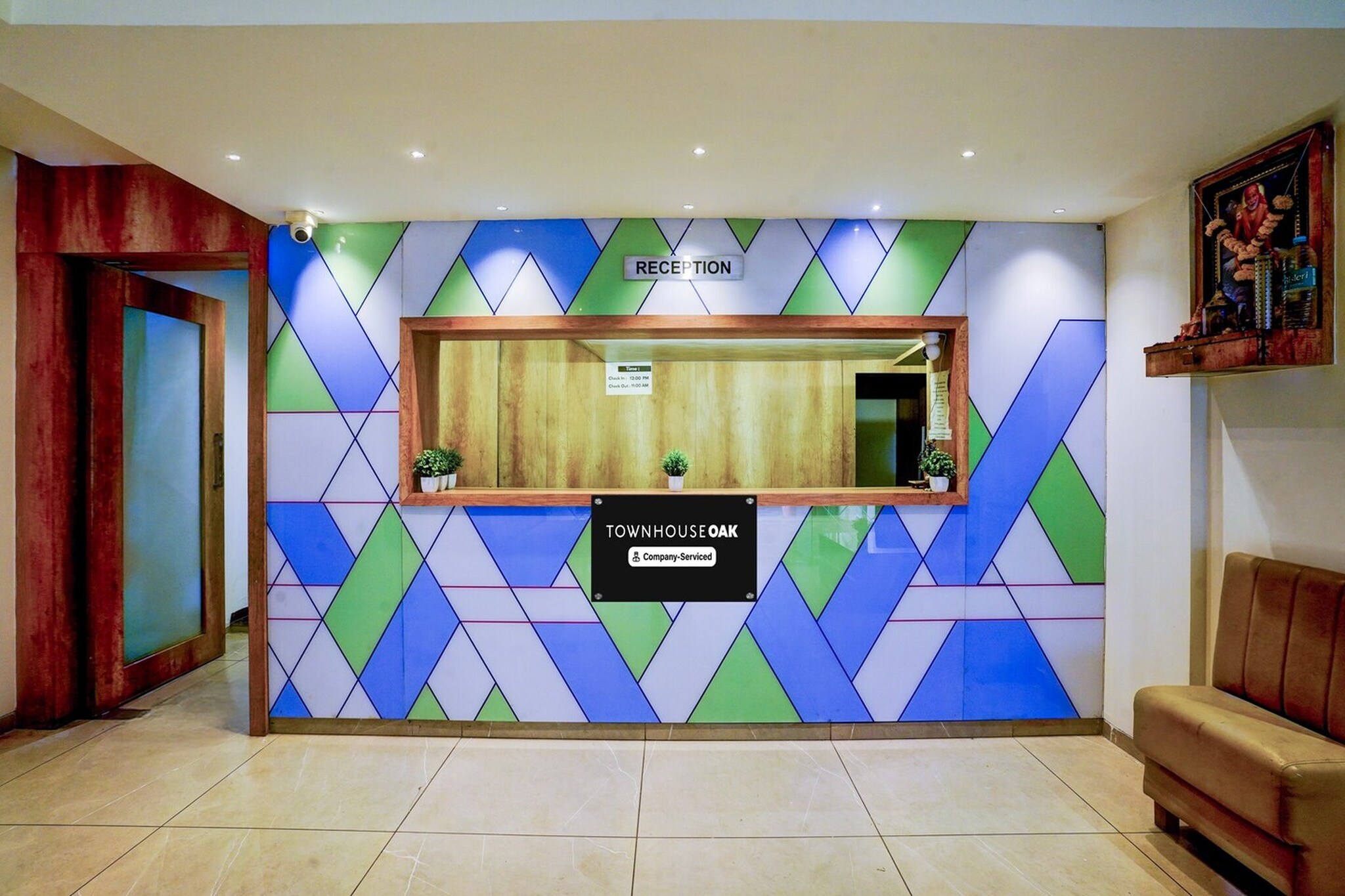 Ground floor: (bedroom(double bed, TV, seating area, air conditioning, telephone), bathroom(bathtub or shower, shower, washbasin, toilet, Towels incl., shampoo, body soap, hot water))