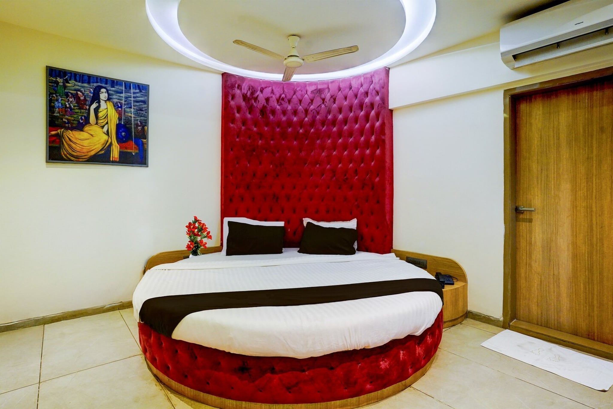 Located within 43 km of Indian Institute of Technology, Bombay and 45 km of Powai Lake, Townhouse Oak New Nashik Highway Kalyan Bhiwandi provides rooms with air conditioning and a private bathroom in Padghe. With free WiFi, this 4-star hotel offers room service and a 24-hour front desk. The hotel features family rooms.
Guest rooms at the hotel are equipped with a seating area, a flat-screen TV with satellite channels and a private bathroom with free toiletries and a bath or shower. All guest rooms include a desk.
Phoenix Market City Mall is 48 km from Townhouse Oak New Nashik Highway Kalyan Bhiwandi, while Vashi Railway Station is 44 km away. Chhatrapati Shivaji International Mumbai Airport is 47 km from the property.
Early Check-In Policy: A full day’s room rate will be charged for check-ins before 6:00 AM. Complimentary early check-in is available between 6:00 AM and 10:00 AM, subject to room availability.
Check-in is only available to guests aged 18 and above. Please provide a government-issued ID to confirm your age.
1.Unmarried couples are warmly welcome at this property.
2. Guests with local ID proof are warmly welcome.
3.Foreign guests are welcome and allowed to stay at this property without any restrictions