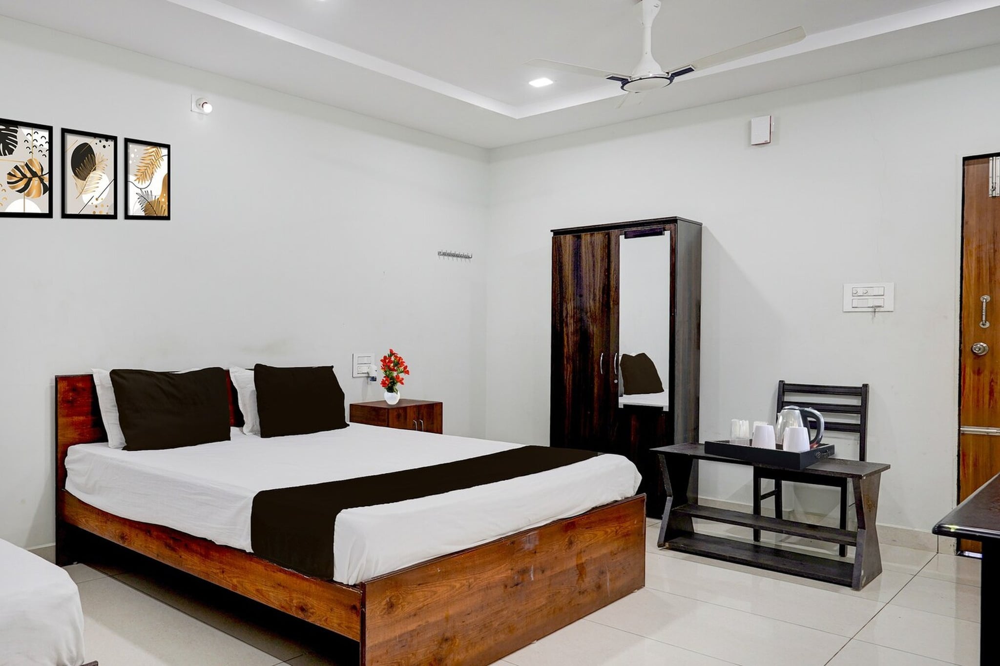 Collection O Mini Bypass Nellore Road Formerly AMR Guest Inn is set in Nellore. This 3-star hotel offers room service, a 24-hour front desk and free WiFi. The hotel features family rooms.

The units at the hotel come with a seating area, a flat-screen TV with satellite channels and a private bathroom with free toiletries and a bath or shower. All rooms at Collection O Mini Bypass Nellore Road Formerly AMR Guest Inn feature air conditioning and a desk.

Tirupati Airport is 112 km away.
Early Check-In Policy: A full day’s room rate will be charged for check-ins before 6:00 AM. Complimentary early check-in is available between 6:00 AM and 10:00 AM, subject to room availability.
Check-in is only available to guests aged 18 and above. Please provide a government-issued ID to confirm your age.