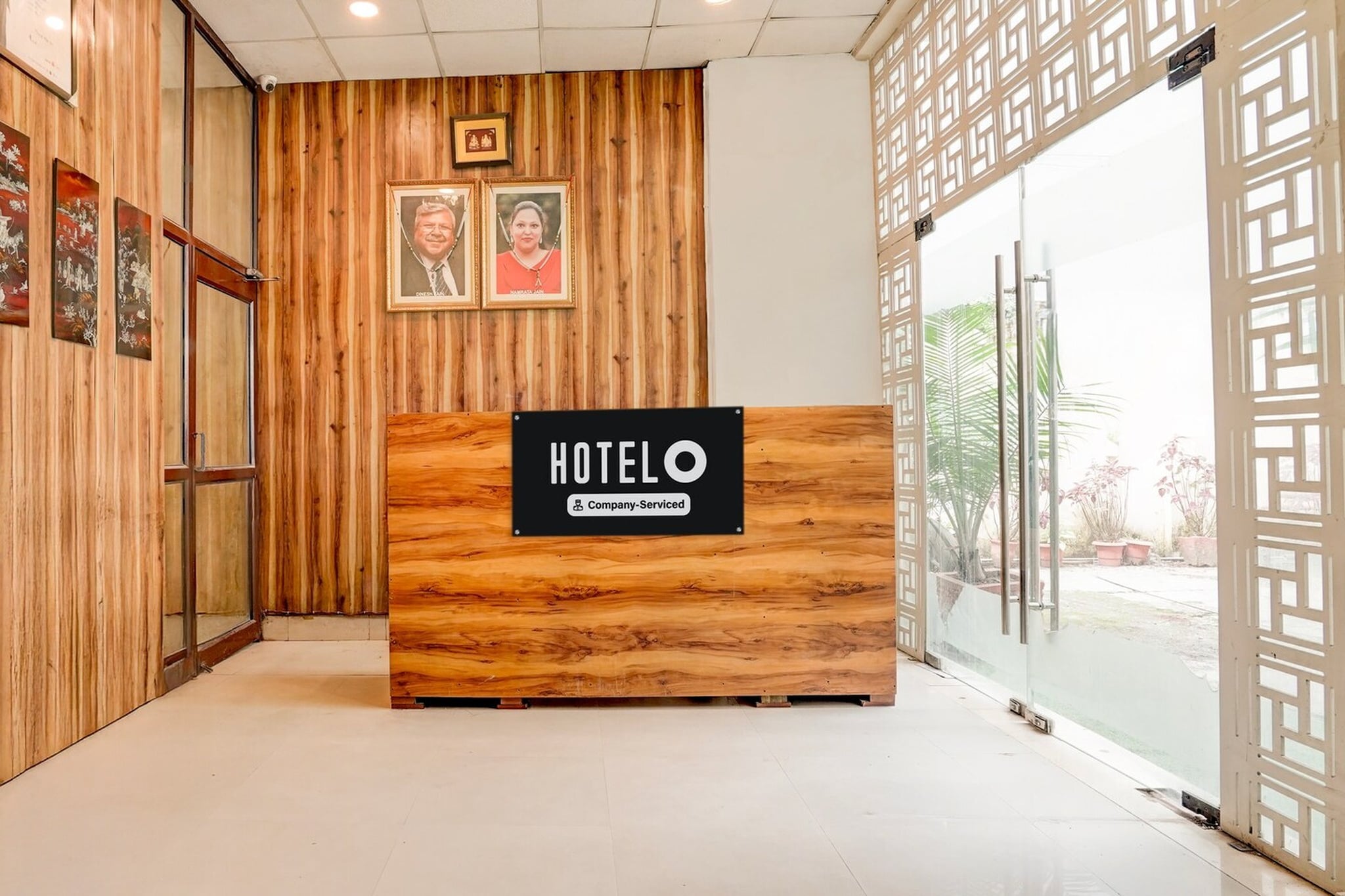 Ground floor: (bedroom(double bed, TV, seating area, air conditioning, telephone), bathroom(bathtub or shower, shower, washbasin, toilet, Towels incl., shampoo, body soap, hot water))