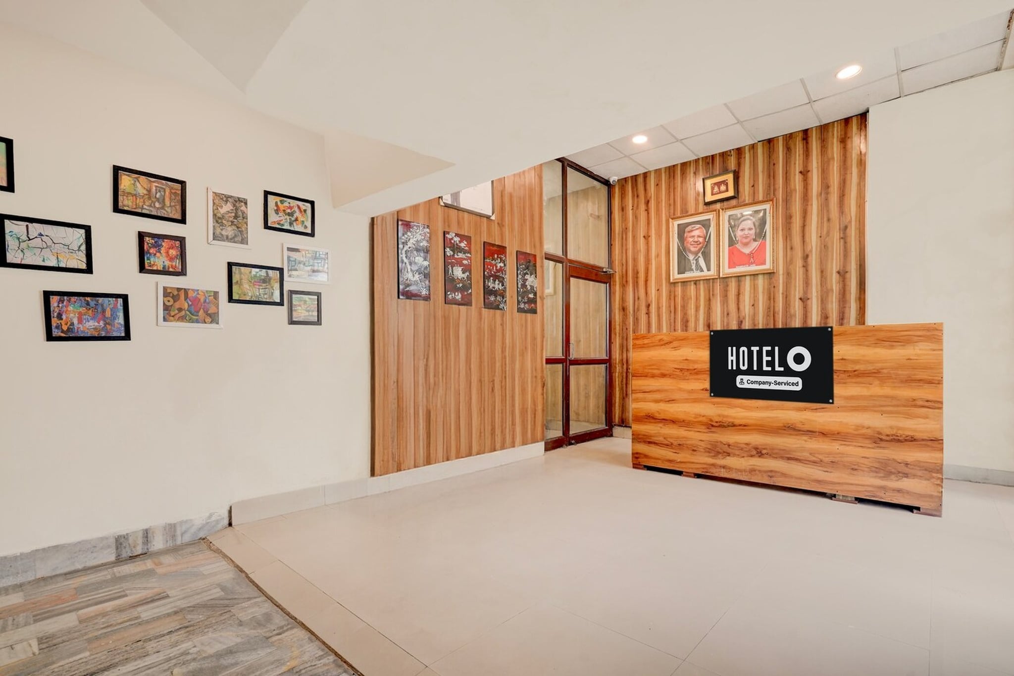 Ground floor: (bedroom(double bed, TV, seating area, air conditioning, telephone), bathroom(bathtub or shower, shower, washbasin, toilet, Towels incl., shampoo, body soap, hot water))