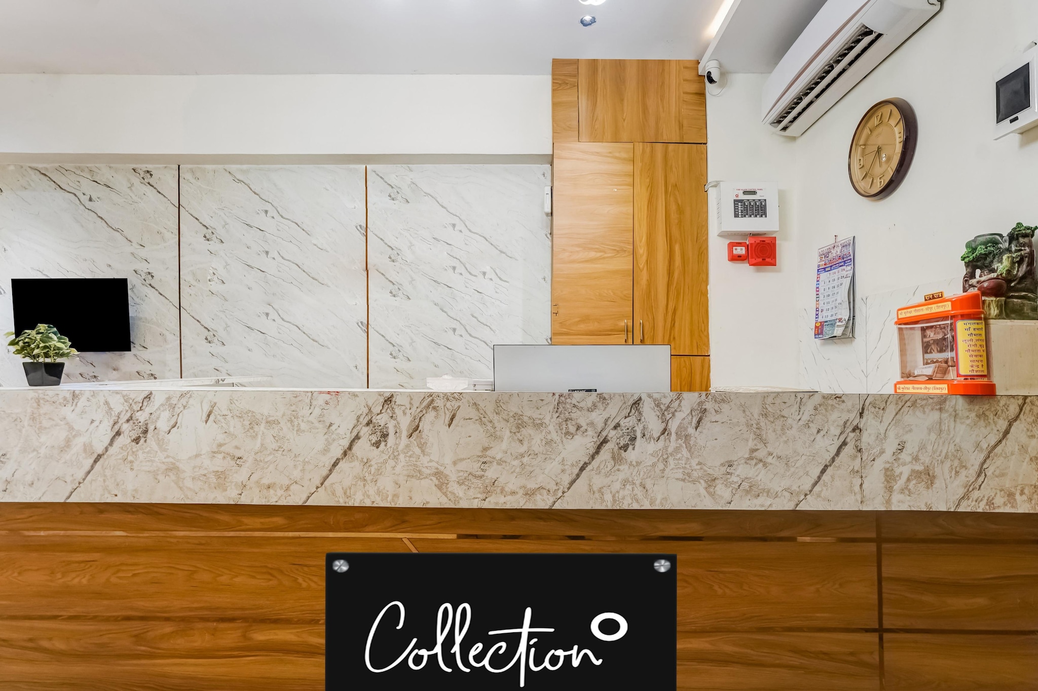 Ground floor: (bedroom(double bed, TV, seating area, air conditioning, telephone), bathroom(bathtub or shower, shower, washbasin, toilet, Towels incl., shampoo, body soap, hot water), lift)