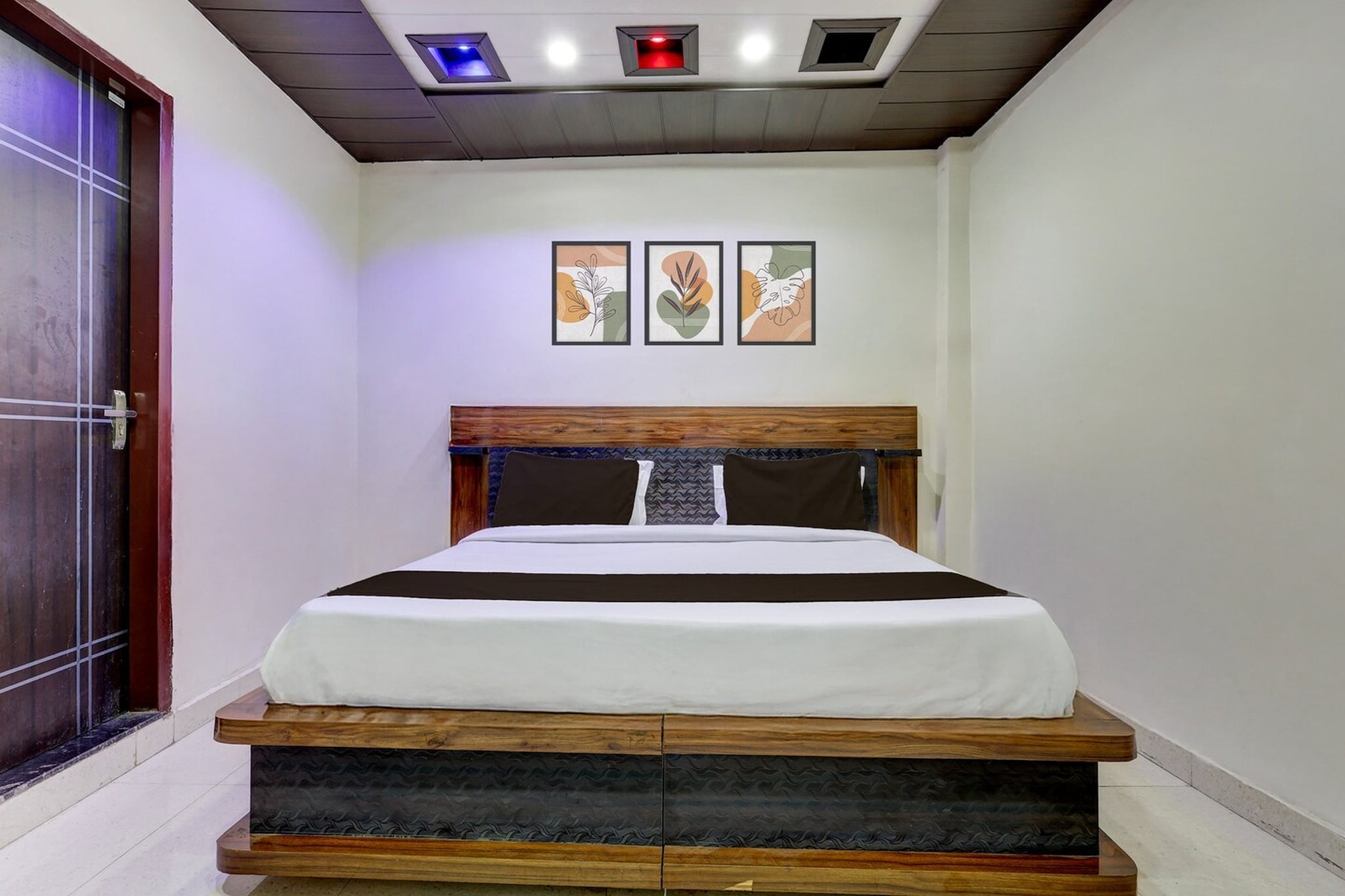 Located within 29 km of WorldMark Gurgaon and 29 km of MG Road, Townhouse Sector 3 Gurugram provides rooms with air conditioning and a private bathroom in Farrukhnagar. This 2-star hotel offers room service, a 24-hour front desk and free WiFi. The hotel features family rooms.

Guest rooms at the hotel are equipped with a seating area, a flat-screen TV with satellite channels and a private bathroom with free toiletries and a bath or shower. The rooms include a desk.

Qutub Minar is 43 km from Townhouse Sector 3 Gurugram, while Rashtrapati Bhavan is 48 km away. Delhi International Airport is 30 km from the property.

Early Check-In Policy: A full dayâ€™s room rate will be charged for check-ins before 6:00 AM. Complimentary early check-in is available between 6:00 AM and 10:00 AM, subject to room availability.
Check-in is only available to guests aged 18 and above. Please provide a government-issued ID to confirmÂ yourÂ age.
Unmarried couples are warmly welcome at this property.
2. Guests with local ID proof are warmly welcome.
3.Foreign guests are welcome and allowed to stay at this property without any restrictions
