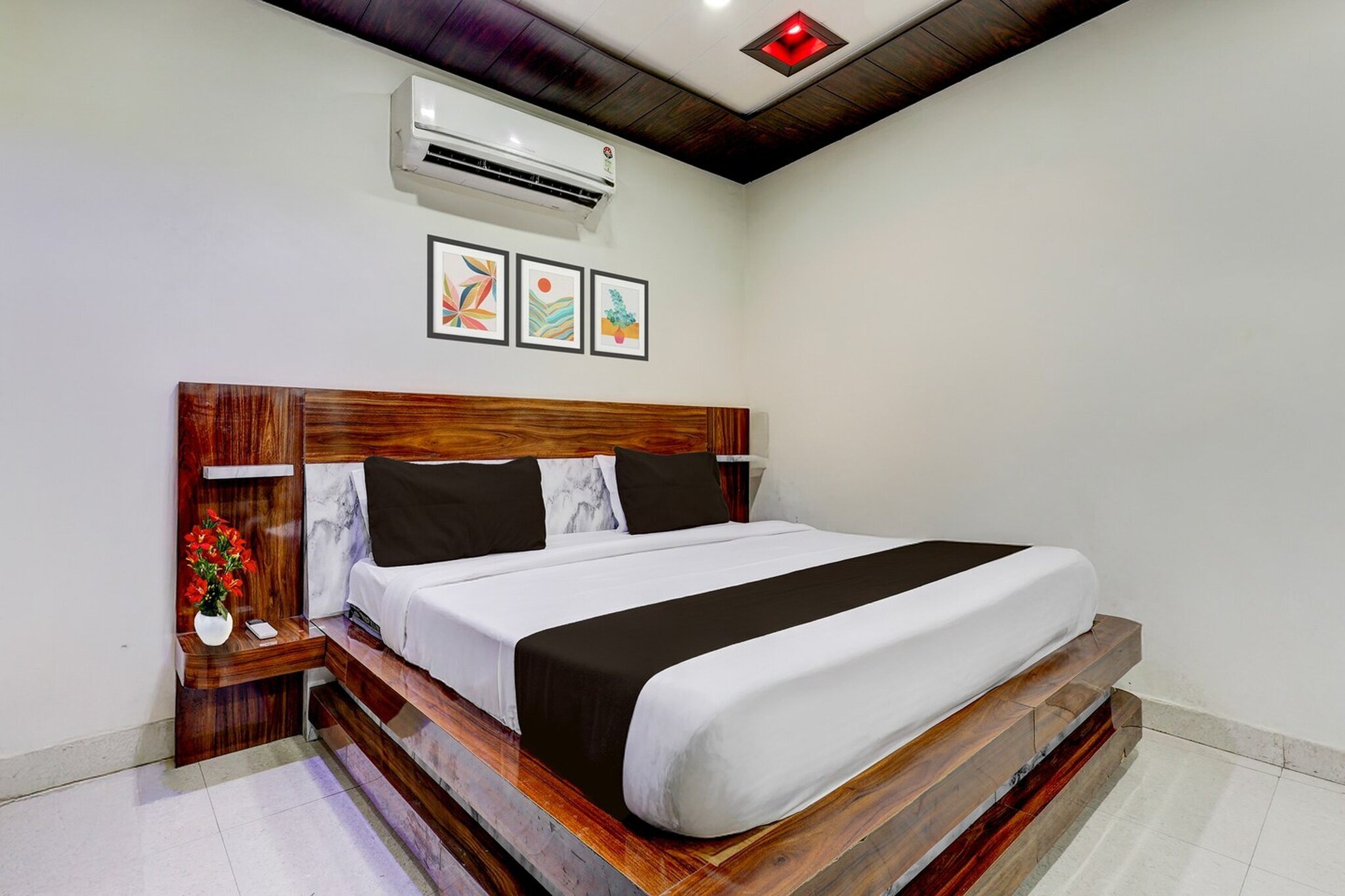 Located within 29 km of WorldMark Gurgaon and 29 km of MG Road, Townhouse Sector 3 Gurugram provides rooms with air conditioning and a private bathroom in Farrukhnagar. This 2-star hotel offers room service, a 24-hour front desk and free WiFi. The hotel features family rooms.

Guest rooms at the hotel are equipped with a seating area, a flat-screen TV with satellite channels and a private bathroom with free toiletries and a bath or shower. The rooms include a desk.

Qutub Minar is 43 km from Townhouse Sector 3 Gurugram, while Rashtrapati Bhavan is 48 km away. Delhi International Airport is 30 km from the property.

Early Check-In Policy: A full dayâ€™s room rate will be charged for check-ins before 6:00 AM. Complimentary early check-in is available between 6:00 AM and 10:00 AM, subject to room availability.
Check-in is only available to guests aged 18 and above. Please provide a government-issued ID to confirmÂ yourÂ age.
Unmarried couples are warmly welcome at this property.
2. Guests with local ID proof are warmly welcome.
3.Foreign guests are welcome and allowed to stay at this property without any restrictions
