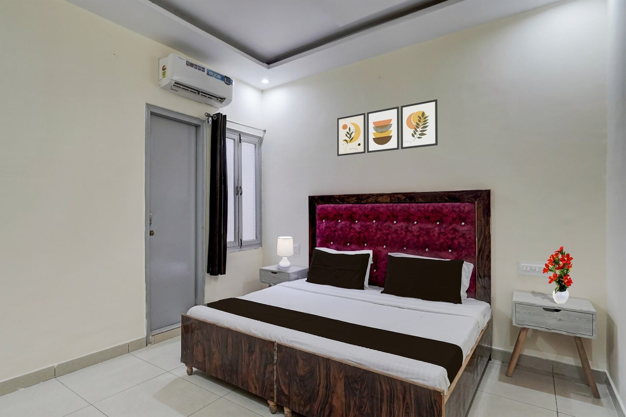 Hotel O Meerut Central College Formerly Saffron is located in Meerut. This 3-star hotel offers room service, a 24-hour front desk and free WiFi. The hotel features family rooms.

Guest rooms at the hotel are equipped with a seating area, a flat-screen TV with satellite channels and a private bathroom with free toiletries and a bath or shower. The units at Hotel O Meerut Central College Formerly Saffron include air conditioning and a desk.

Hindon Airport is 52 km away.
Early Check-In Policy: A full dayâ€™s room rate will be charged for check-ins before 6:00 AM. Complimentary early check-in is available between 6:00 AM and 10:00 AM, subject to room availability.
Check-in is only available to guests aged 18 and above. Please provide a government-issued ID to confirmÂ yourÂ age.

1. Unmarried couples are warmly welcome at this property.
2. Guests with local ID proof are warmly welcome.
3.Foreign guests are welcome and allowed to stay at this property without any restrictions

