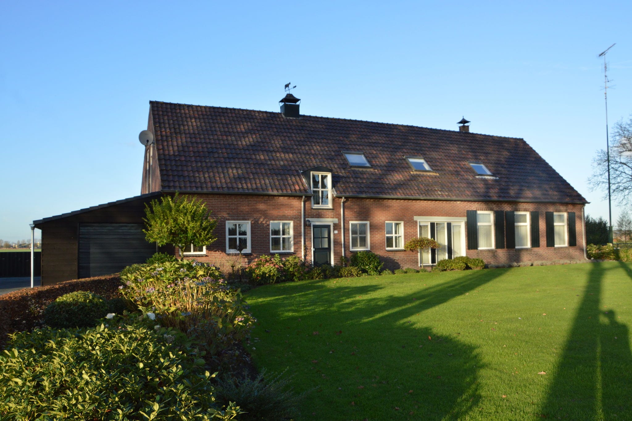 Linked farm in Elsendorp with a recreation barn