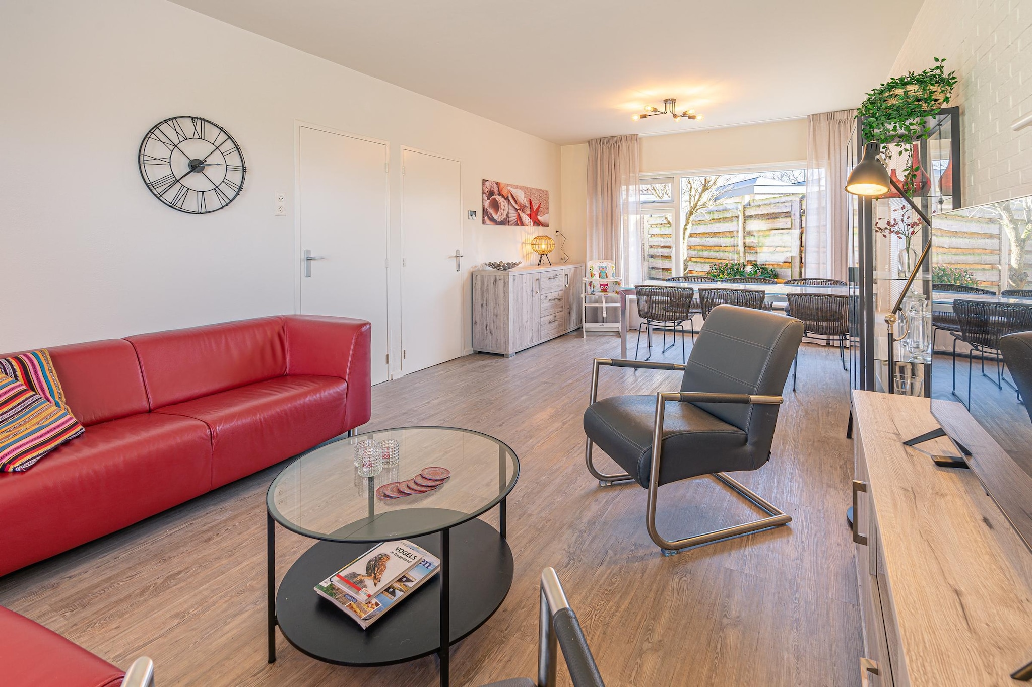 Modern and attractive 5-person holiday home