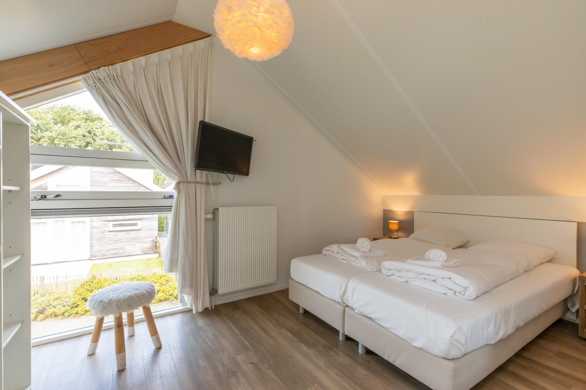 Zonnedorp Kavel 10 Renesse | Villa near the Beach & with Spacious Garden