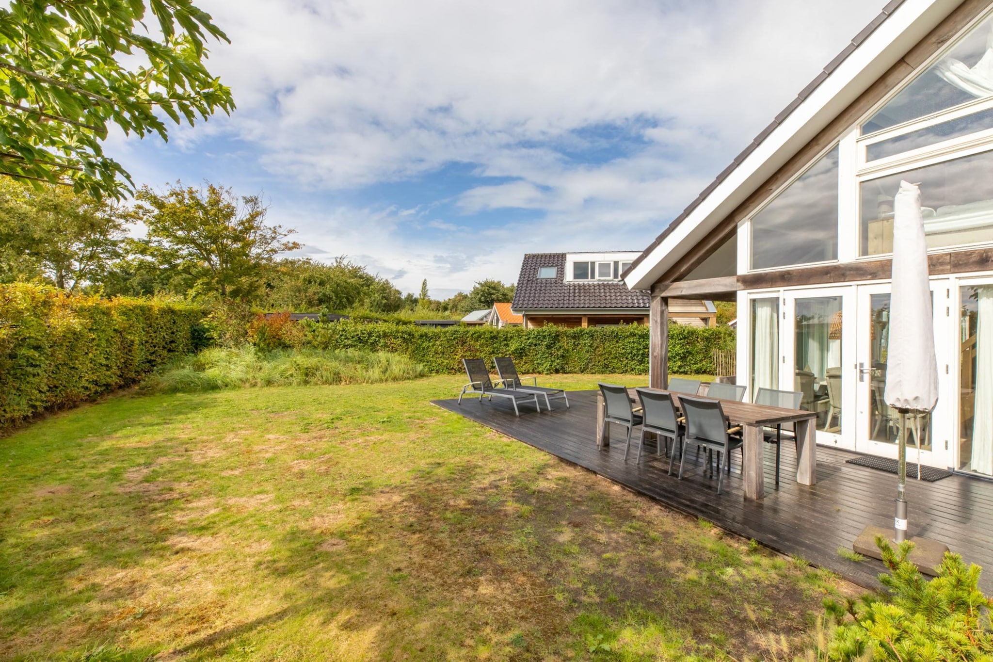 Zonnedorp Kavel 10 Renesse | Villa near the Beach & with Spacious Garden-Tuinen zomer