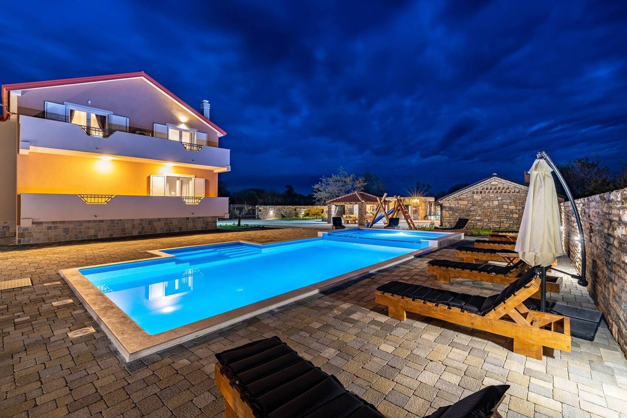 Luxury Villa Escape-Zwembad