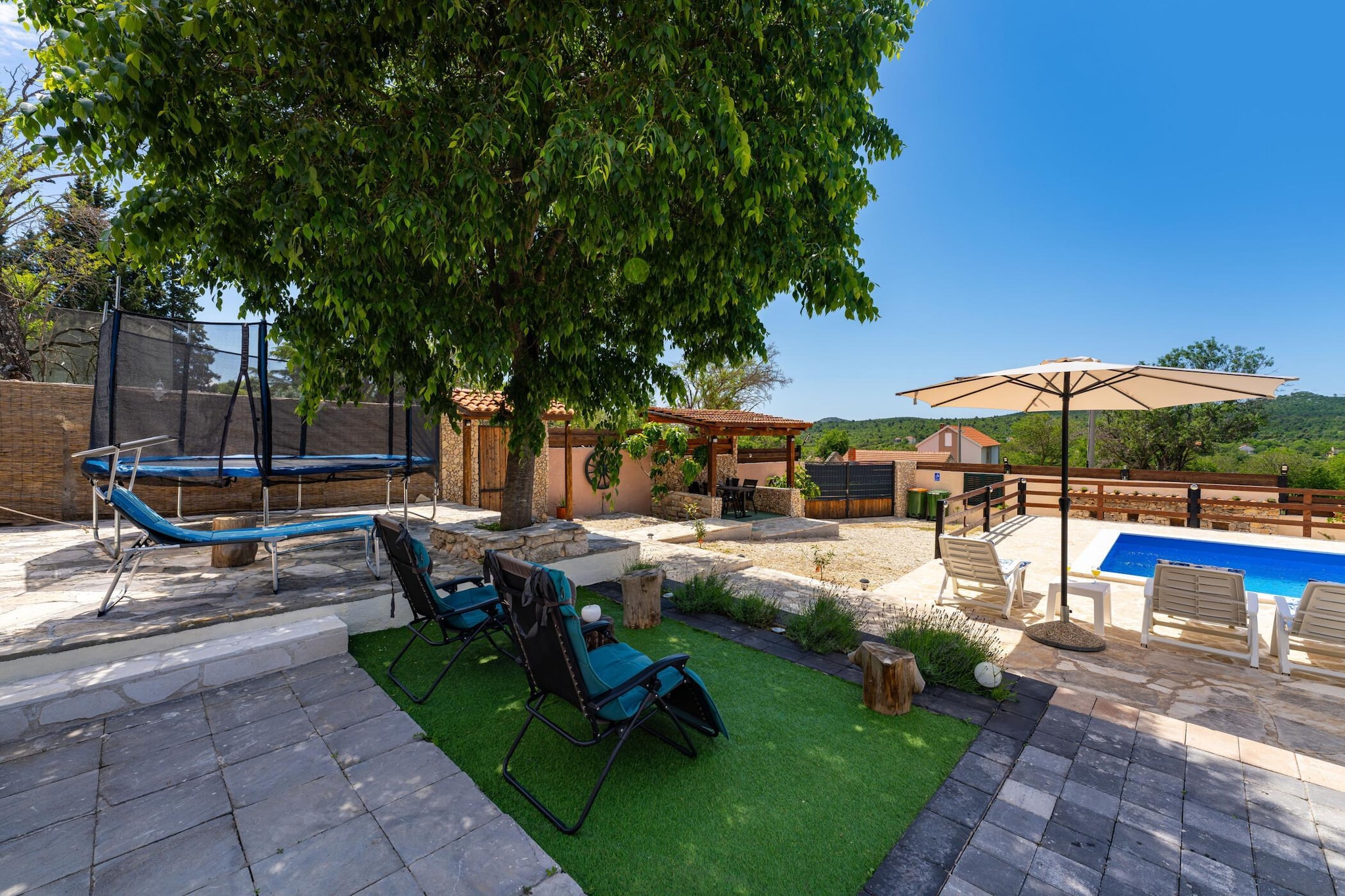 Holiday home Burgija-Terrasbalkon