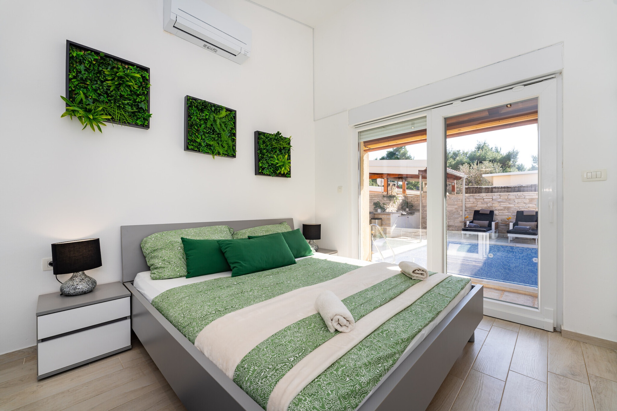 Modern holiday home near the beaches of Vir