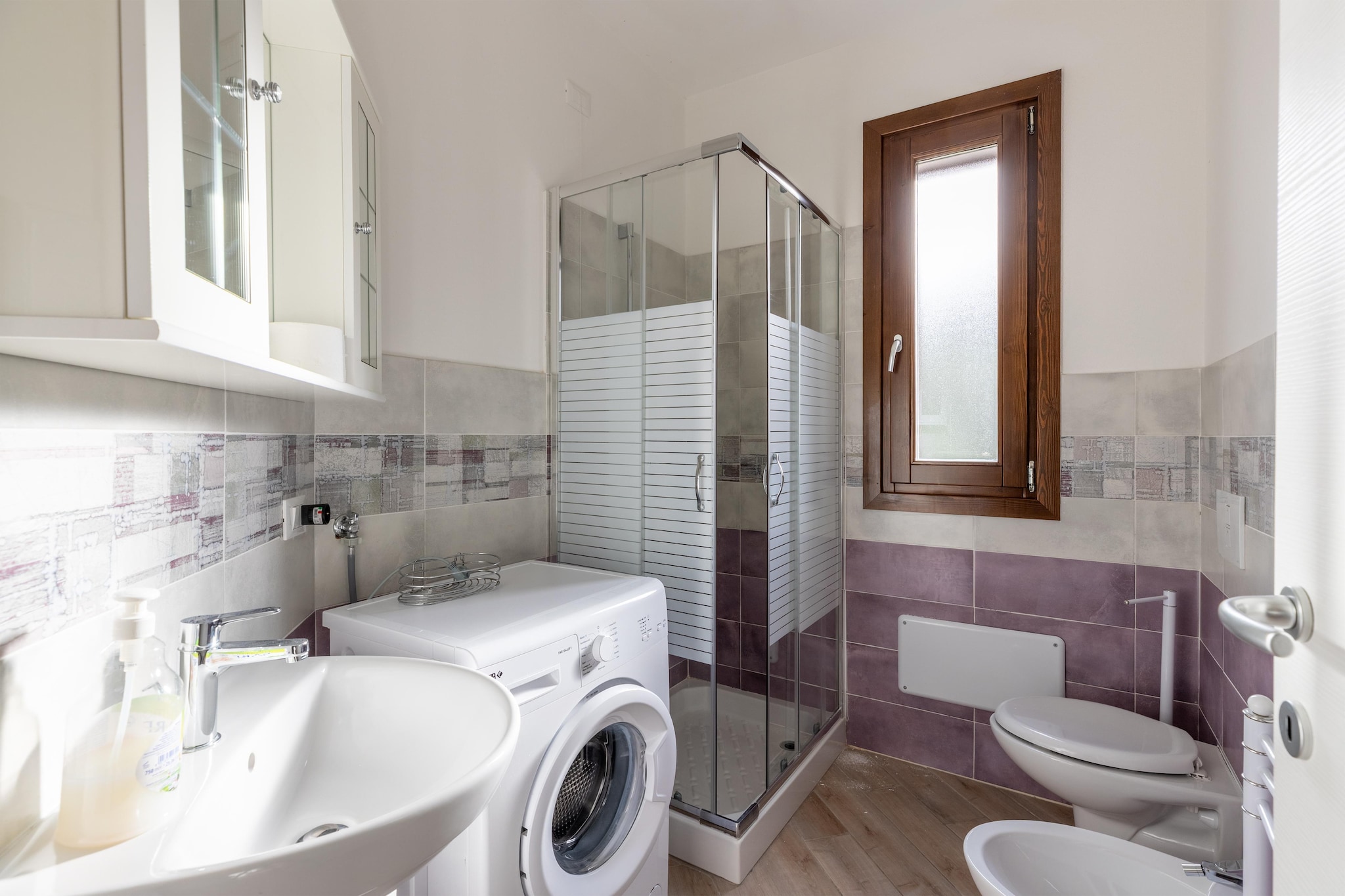 TRILO 1 MAREBLU 1P-Badkamer