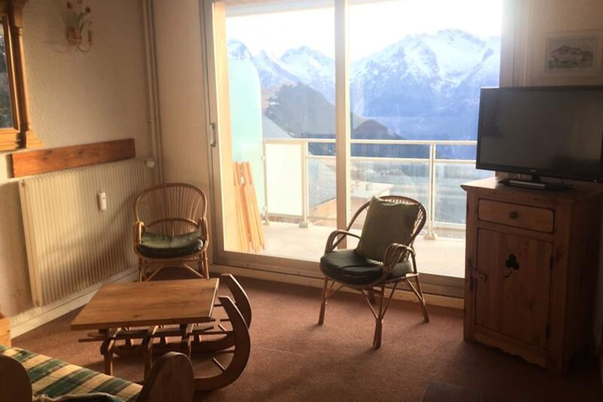 In the heart of the charming Viel Alpe district, this cozy 38m² apartment offers a perfect alpine retreat for those seeking both adventure and relaxation. With its prime location near the Grande Sure chairlift and a convenient ski-in return, you’ll have seamless access to the slopes, making it an ideal choice for ski enthusiasts and mountain lovers alike. Imagine waking up to the crisp mountain air and stepping onto your south-facing balcony, where the breathtaking views of the surrounding peaks set the tone for an unforgettable day.
Inside, the apartment is thoughtfully designed to maximize comfort and functionality. The living area features a trundle sofa that transforms into two single beds, while the separate bedroom offers two more single beds, making it perfect for families or small groups of up to four guests. The kitchen is fully equipped with modern amenities, including an oven, ceramic hobs, a microwave, and a dishwasher, allowing you to prepare hearty meals after a day on the slopes. A bathroom with a bathtub and a separate toilet add to the convenience, while the ski locker ensures your gear is safely stored.
Beyond the apartment, Viel Alpe’s vibrant atmosphere awaits. From local restaurants serving delicious Savoyard specialties to charming shops and après-ski spots, everything you need is just a short stroll away. The nearby ski lifts provide access to the expansive Alpe d’Huez ski area, renowned for its diverse runs and panoramic views. In summer, the region transforms into a haven for hikers and cyclists, with trails that wind through lush alpine meadows and past sparkling mountain lakes.
Whether you’re here for the thrill of winter sports or the tranquility of summer in the Alps, this apartment offers a welcoming base to create lasting memories in one of France’s most iconic mountain destinations.