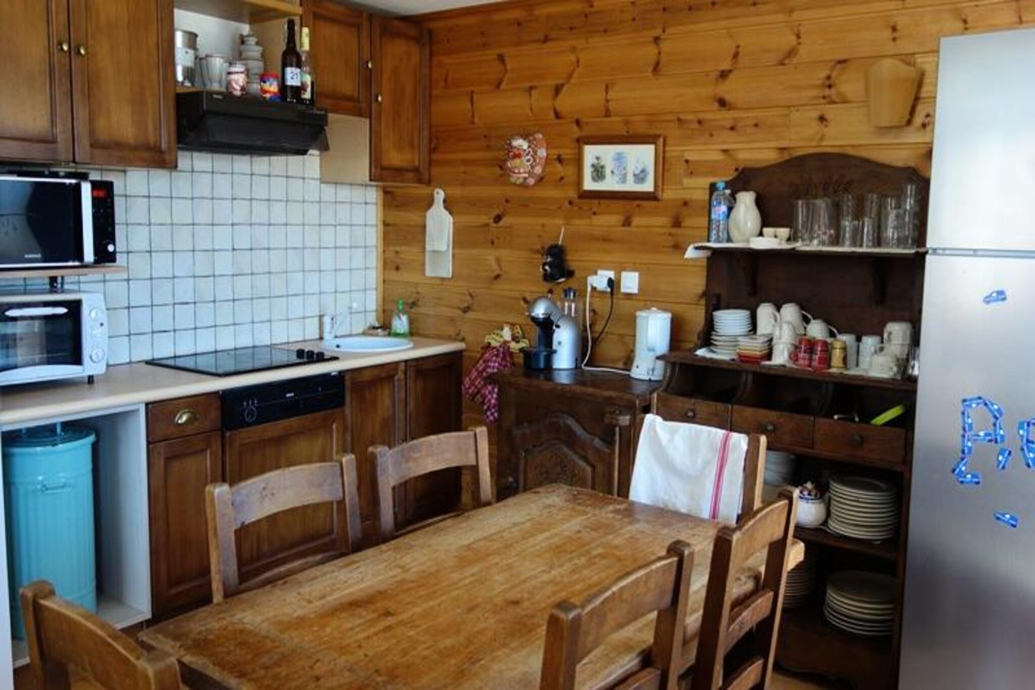 High above the charming alpine village, this spacious 90m² duplex apartment in the La Citrière residence offers a serene mountain escape just 200 meters from the cable car and ski return. With breathtaking south-facing views of the surrounding peaks, this property invites you to immerse yourself in the beauty of the French Alps, whether you're here for thrilling winter sports or tranquil summer hikes. The warmth of the wood stove and the cozy ambiance of the living space make it a perfect retreat after a day of adventure.
The apartment features three comfortable bedrooms, each with a double bed, and additional sleeping options on the mezzanine with a sofa bed and TV. The living room, complete with a sofa bed, wood stove, and television, creates a welcoming space for relaxation. The kitchen is fully equipped with modern amenities, including a dishwasher, hob, extractor fan, and microwave, making it easy to prepare meals for family or friends. Two bathrooms, one with a bathtub and another with a multidirectional jet shower, ensure convenience for all guests, while two separate toilets add extra comfort. Ski enthusiasts will appreciate the two dedicated ski lockers for secure storage.
Located in the heart of the French Alps, this apartment is perfectly positioned for exploring the Paradiski ski area, with its extensive slopes and picturesque trails. In summer, the region transforms into a haven for hikers, cyclists, and nature lovers, with endless opportunities to explore the pristine beauty of the mountains. The nearby cable car provides easy access to panoramic views and alpine adventures. Whether you're seeking adrenaline on the slopes or peaceful moments surrounded by nature, this property offers an unforgettable alpine experience.