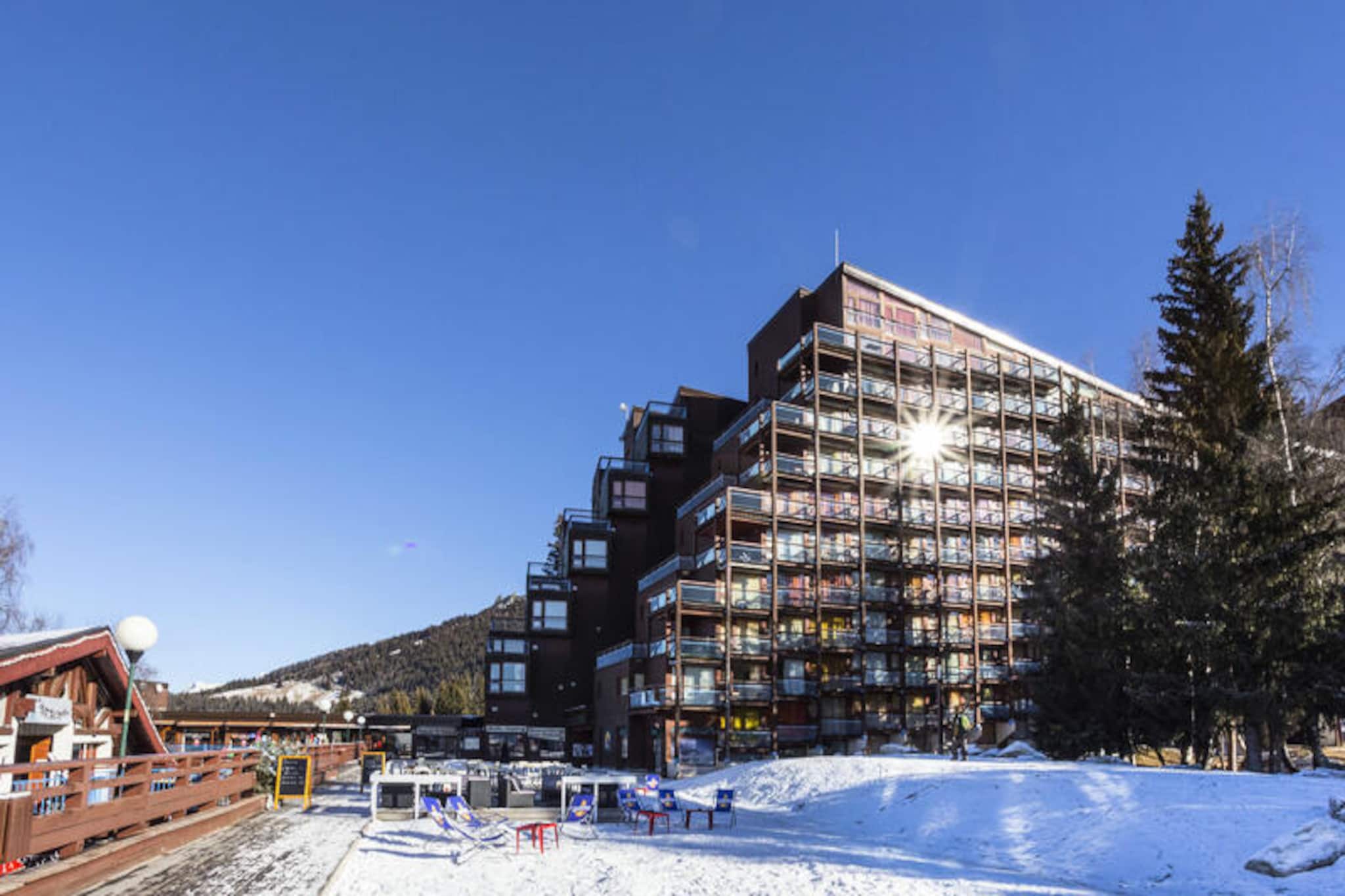 High above the bustling Charvet shopping mall, this charming mountain studio offers a cozy retreat with ski-in/ski-out convenience that places you right at the heart of the action. From its 9th-floor perch in the Belles Challes residence, you’ll be greeted each morning by breathtaking views of Mont Blanc and the surrounding fir-covered peaks, setting the perfect tone for a day of alpine adventure. Whether you’re here to carve through Paradiski’s world-renowned slopes or simply soak in the serene mountain atmosphere, this studio is your gateway to unforgettable moments.
Designed to comfortably accommodate up to four guests, the studio features a thoughtfully arranged mountain corner with two bunk beds and a living area equipped with two sofa beds. The kitchenette is compact yet fully equipped, including two electric burners, a mini-oven, microwave, dishwasher, and more—ideal for preparing hearty meals after a day on the slopes. The northeast-facing balcony provides a tranquil spot to unwind, offering panoramic views of the majestic landscape. Modern amenities such as free resort Wi-Fi and a flat-screen TV ensure a comfortable and connected stay, while eco-friendly linens and end-of-stay cleaning are available for added convenience.
Step outside, and you’ll find yourself at the foot of the slopes and just moments from the vibrant shops and restaurants of Charvet. For those looking to explore further, the inter-resort shuttle stop is conveniently located nearby, making it easy to discover the wider Paradiski area. With covered and outdoor parking options available (paid in winter), getting around is hassle-free.
Whether you’re seeking thrilling winter sports or peaceful summer hikes, this studio offers the perfect blend of comfort, convenience, and stunning natural beauty. Make it your home base for an unforgettable alpine escape.