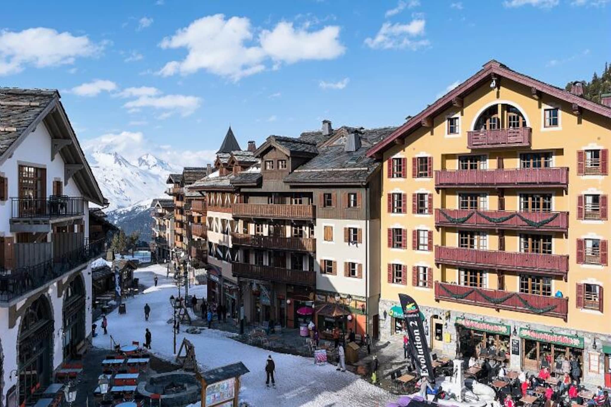 In the heart of the enchanting Arc 1950 village, this luxurious apartment offers a perfect blend of alpine charm and modern comfort. Surrounded by breathtaking mountain views and nestled within one of Europe’s most unique pedestrian villages, this residence is an ideal retreat for families, friends, or couples seeking a memorable getaway. Whether you’re here to ski the pristine slopes of the Paradiski domain or to explore the serene hiking trails in summer, this property places you at the center of it all.
Spanning an impressive 100m², the apartment is thoughtfully designed to accommodate up to 10 guests. The living area features two comfortable sofas, including a sofa bed, and a dining table that seats ten, making it perfect for shared meals and cozy evenings. The fully equipped kitchenette allows for effortless meal preparation, while the four bedrooms ensure restful nights. With two double bedrooms, a twin room, and a room with two single beds, there’s ample space for everyone. Three modern bathrooms, including one with a bathtub, add to the convenience, while the balcony provides a serene spot to soak in the alpine atmosphere.
Guests staying in the Prince des Cimes building enjoy exclusive access to a heated indoor pool, jacuzzi, sauna, and steam room, perfect for unwinding after a day of adventure. The village itself boasts a variety of wellness facilities, including the renowned Deep Nature Spa, as well as 40 shops, bars, and restaurants. In winter, the ski-in/ski-out access makes hitting the slopes effortless, while summer transforms the area into a haven for mountain biking and hiking enthusiasts.
With its unbeatable location, luxurious amenities, and access to one of the world’s largest ski areas, this apartment in Arc 1950 promises an unforgettable alpine escape, no matter the season.
