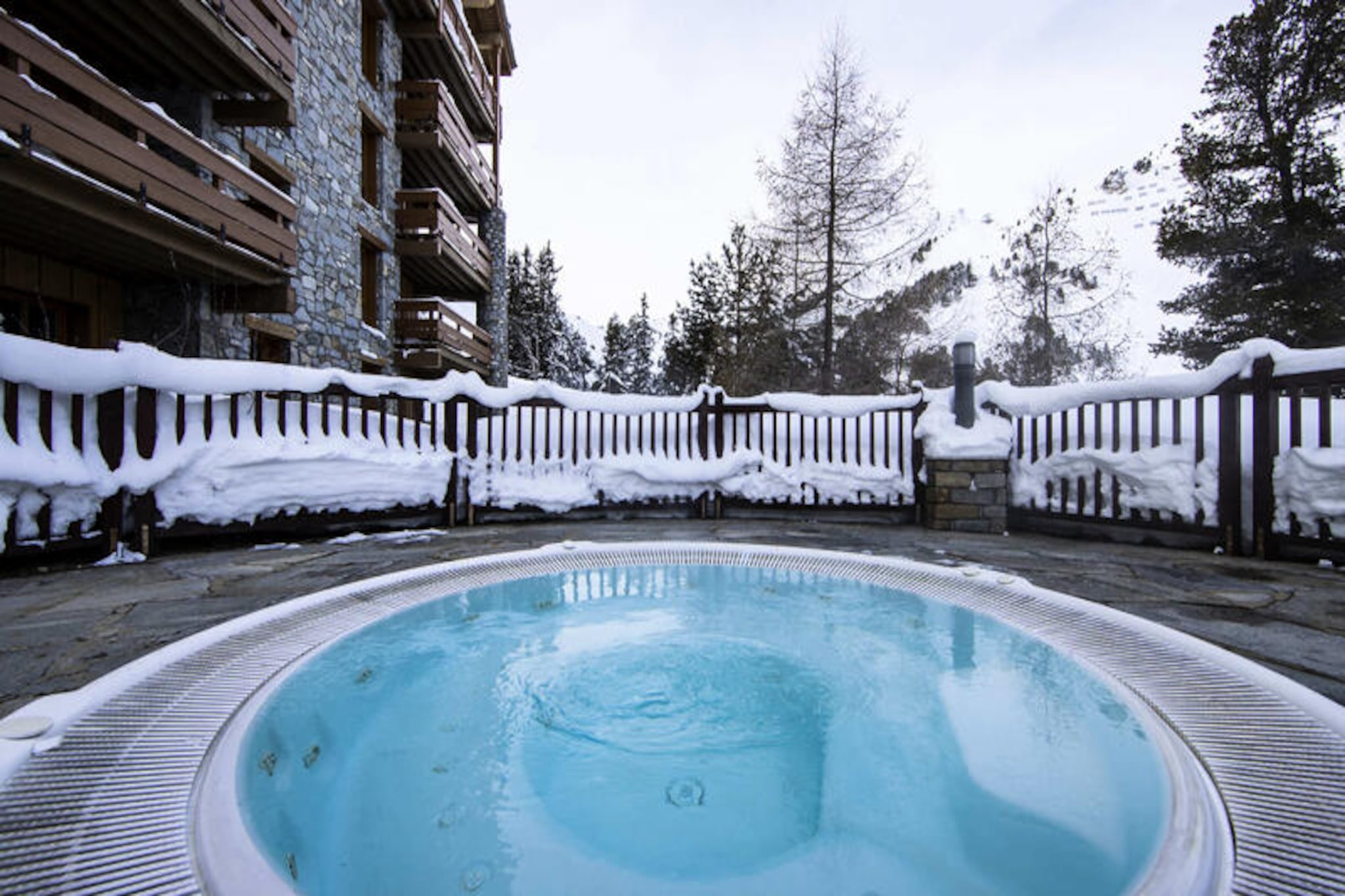 MOUNTAIN REFUGE 551