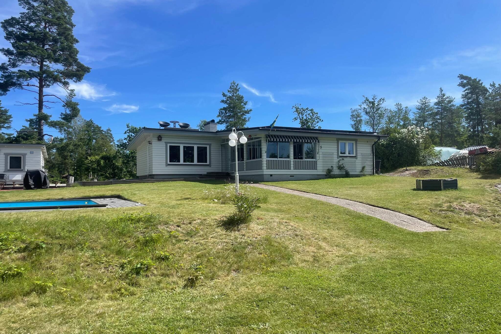 Villa in de archipel met zwembad en terras - Buitenlucht