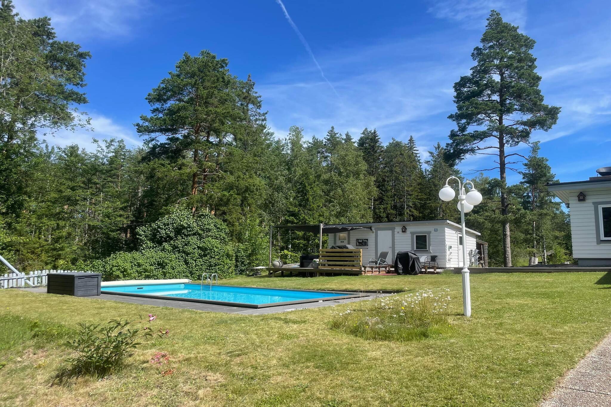 Villa in de archipel met zwembad en terras - Buitenlucht
