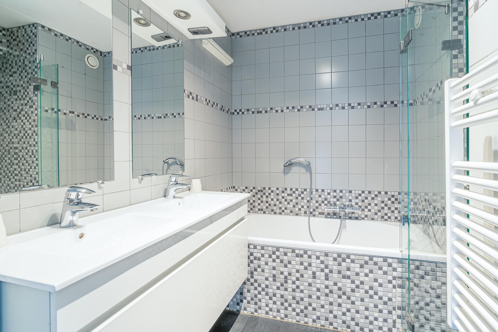 Juliana 148-Badkamer