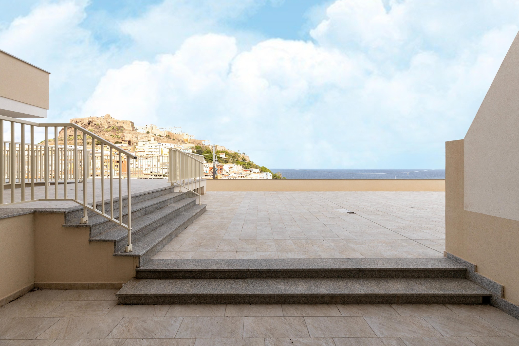 Aria condizionata e terrazza vista mare