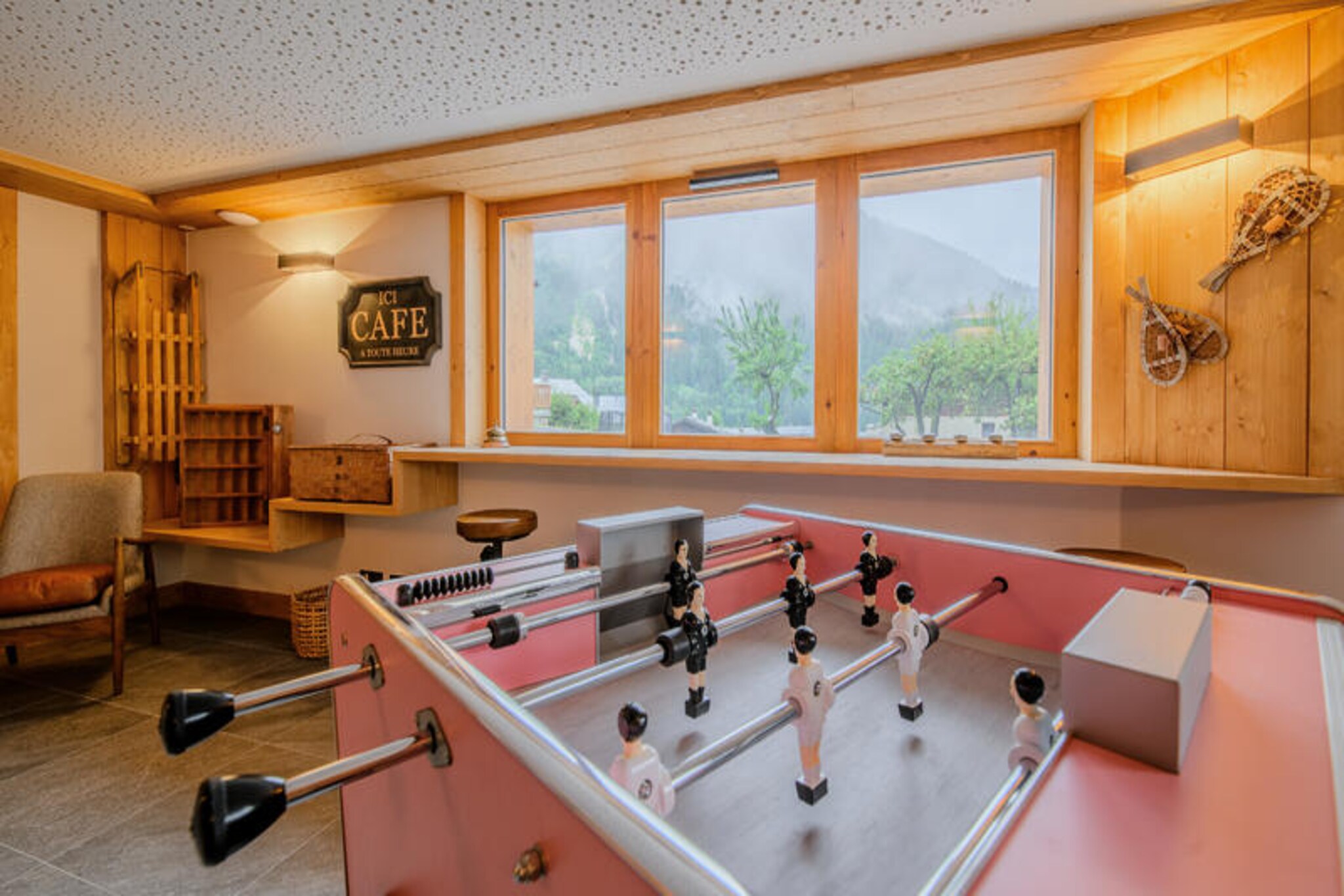 2 Bedroom Apartment + Cabin 6/8 People