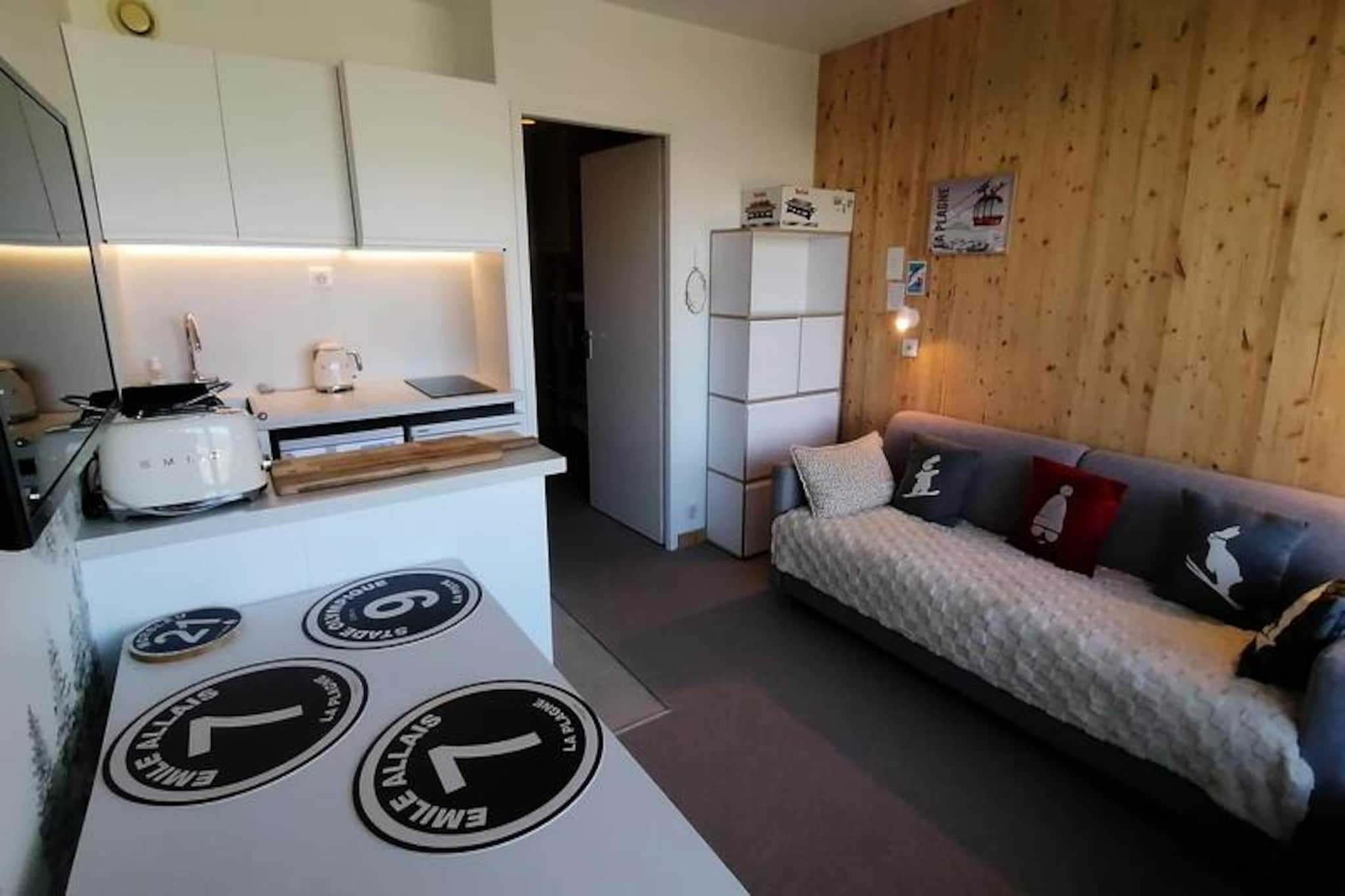 Apartment near slopes with ski locker