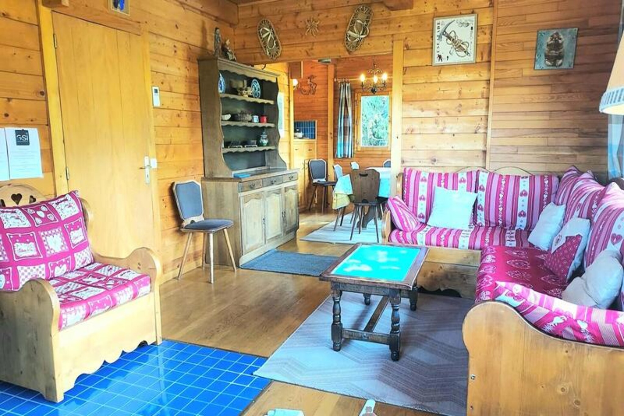In the vibrant heart of Plagne Centre, this charming chalet offers a warm and inviting retreat for mountain enthusiasts. Situated in the La Forêt sector, the chalet boasts a prime location just steps from the slopes, making it an ideal choice for those seeking seamless access to the alpine adventures of the Paradiski domain. From the west-facing balcony, soak in breathtaking views of the surrounding peaks and enjoy the serene beauty of the snowy landscape. Whether you're here for winter sports or summer hikes, this chalet places you at the center of it all.
Spanning 105m², the chalet comfortably accommodates up to six guests across three thoughtfully designed bedrooms. The spacious living room, complete with a cozy corner sofa and television, invites you to unwind after a day of exploration. The fully equipped kitchen, featuring modern appliances such as a dishwasher, oven, and two refrigerators, ensures you have everything needed to prepare delicious meals. Two bathrooms, one with a separate toilet, provide convenience and privacy for all guests. Additional amenities include a ski locker and a private garage, adding to the ease of your stay.
Plagne Centre is a lively hub at 1,970 meters, offering a wealth of activities, shops, and services right at your doorstep. Take the lift to La Grande Rochette for one of the most stunning 360° panoramas in the Alps, or explore the charming nearby villages. With its unbeatable location and comfortable amenities, this chalet is the perfect base for creating unforgettable alpine memories. Whether you're carving down the slopes, savoring local cuisine, or simply relaxing by the fire, Chalet Spring Bock promises a holiday to cherish.