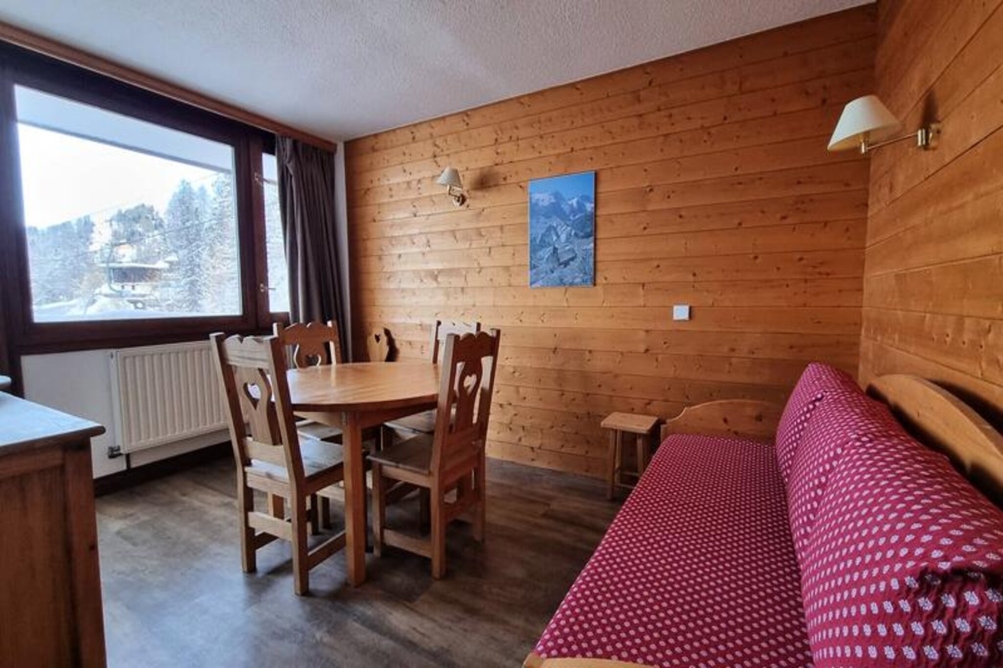 High above the Boulevard slope in the heart of Plagne Centre, this charming 3-room apartment offers a ski-in, ski-out experience like no other. Imagine stepping out of your residence directly onto the slopes, with the vibrant energy of the resort at your doorstep. At 1,970 meters, Plagne Centre is the beating heart of the Paradiski area, combining breathtaking alpine views with the convenience of shops, restaurants, and activities all within easy reach. Whether you're here for the thrill of skiing or the serene beauty of the mountains, this location promises an unforgettable stay.
The apartment, located on the 4th floor of the Le France Residence, spans 43m² and comfortably accommodates up to seven guests. Its thoughtful layout includes a cozy living room with two trundle beds, a television, and a balcony offering stunning north-facing views. The first bedroom features two single beds that can be joined to form a double, while the second bedroom offers a single bed and a bunk bed, perfect for families or groups. The fully equipped kitchen includes a dishwasher, microwave/grill, electric stovetop, and refrigerator, making it easy to prepare meals after a day on the slopes. A bathroom with a bathtub and toilet ensures comfort and convenience throughout your stay.
Le France Residence provides direct access to the resort’s interior gallery, connecting you to shops and services without stepping outside. Additional amenities include a ski locker and free outdoor parking (subject to availability). For added ease, optional services such as bed linen, towels, and end-of-stay cleaning can be arranged prior to your arrival.
Whether you're here to carve through fresh powder or explore the lively atmosphere of Plagne Centre, this apartment offers the perfect base for your alpine adventure. With its unbeatable location, cozy interiors, and access to world-class skiing, your mountain getaway awaits.