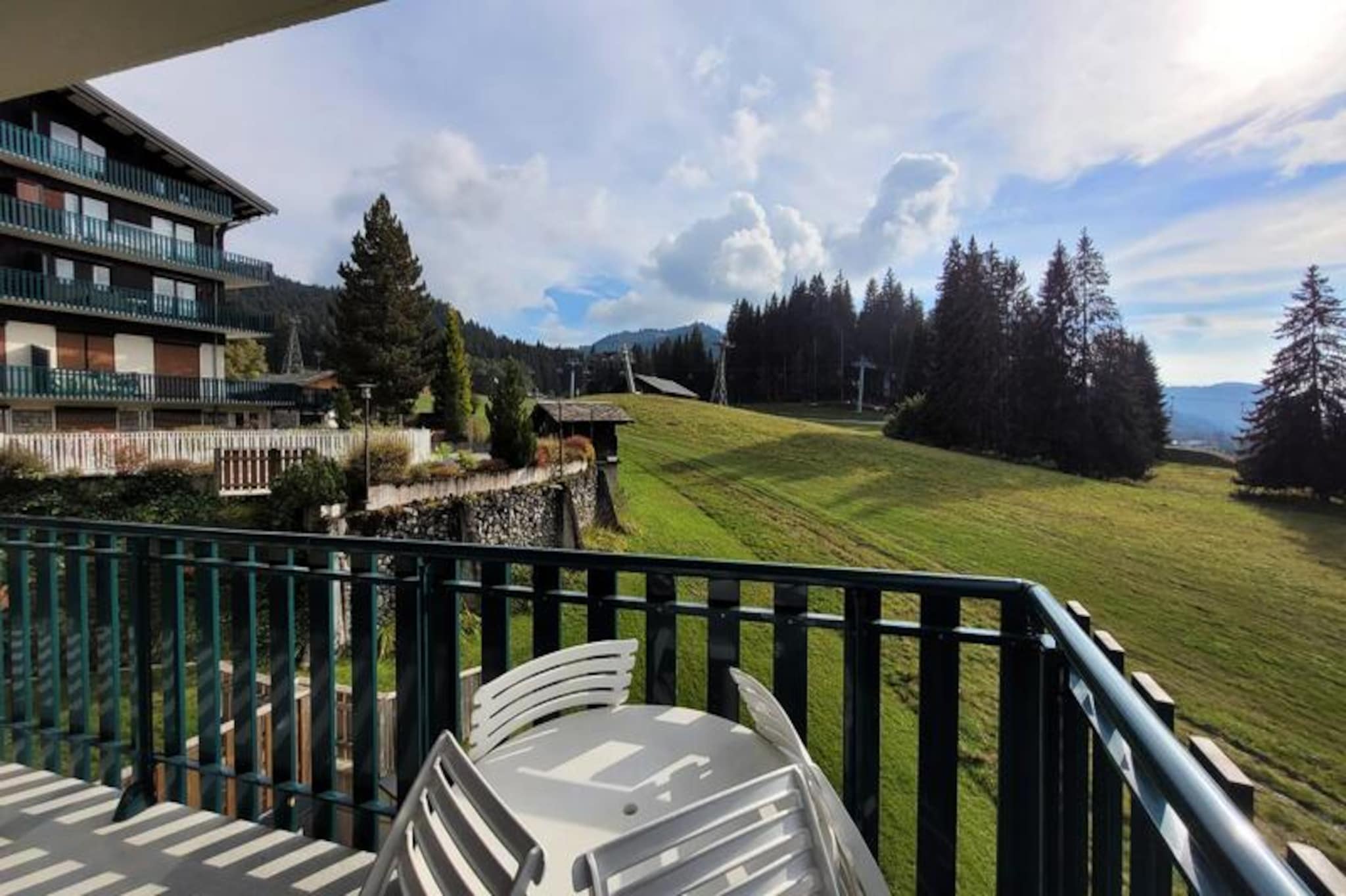Ski-in/ski-out apartment, fully renovated