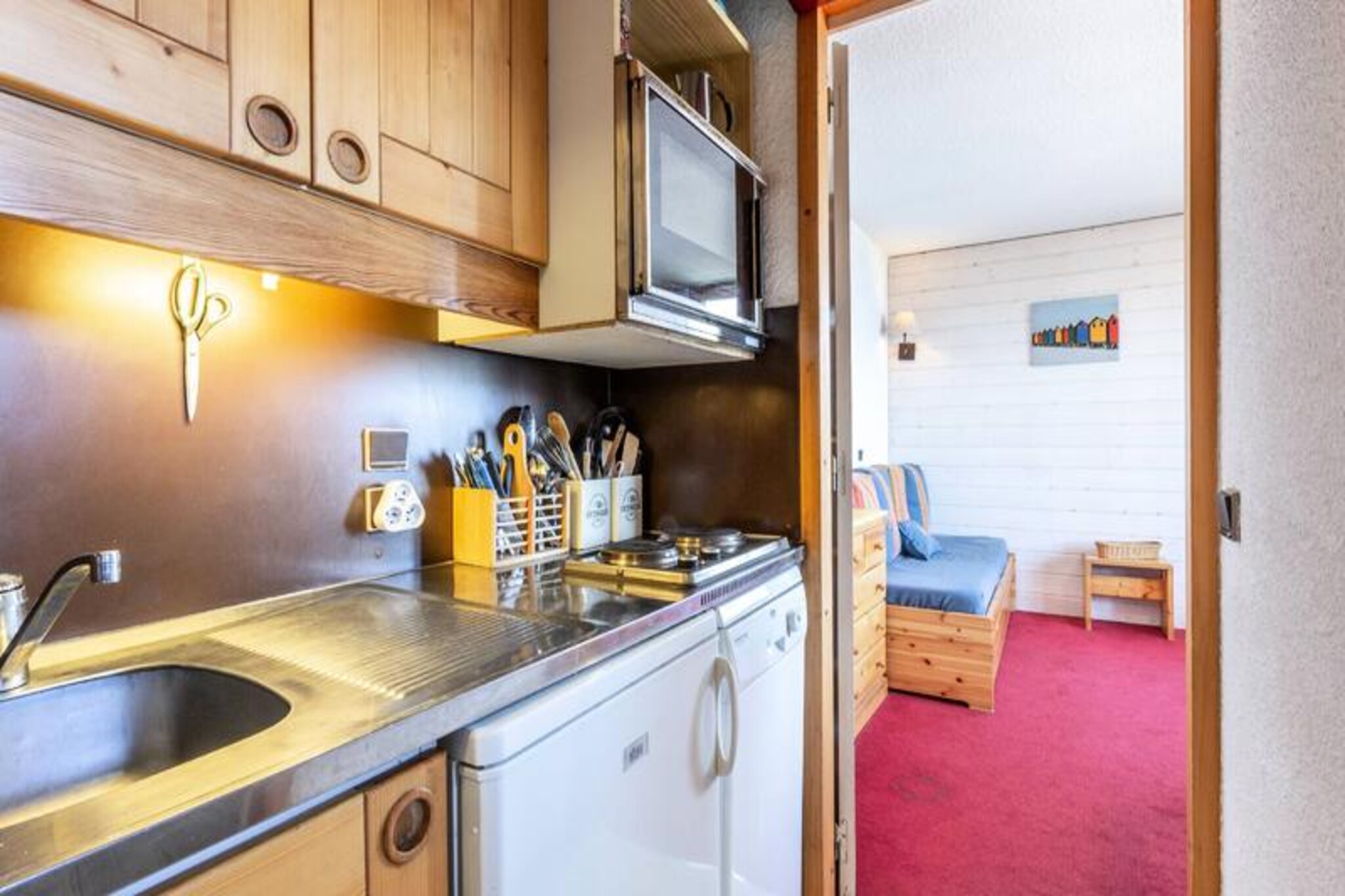 High above the Tarentaise Valley, this charming studio cabin offers a cozy retreat for those seeking an authentic alpine getaway. With its north-facing balcony overlooking the valley and Mont Blanc in the distance, you’ll wake up to breathtaking views and the crisp mountain air. Perfectly situated in the quiet Observatoire district of Les Coches, this accommodation combines tranquility with easy access to the slopes and resort amenities.
Compact yet thoughtfully designed, the 22 m² studio comfortably accommodates up to three guests. The cabin area features snug bunk beds, while the living room offers a single bed, a TV/DVD, and a stereo system for relaxed evenings. The kitchen is well-equipped with essentials like an oven, dishwasher, electric hotplates, and even a raclette set for a true taste of the Alps. The bathroom includes a toilet, and the apartment is stocked with cozy blankets. While WiFi is unavailable, the serene surroundings and entertainment options ensure a peaceful stay. Pets are welcome for a small fee, making it a great choice for animal lovers.
La Boussole residence is ideally located just 300 meters from the resort center, shops, and the French Ski School (ESF). Ski enthusiasts will appreciate the direct access to the slopes, while public parking nearby adds convenience. The Observatoire district is renowned for its panoramic views and pedestrian-friendly paths, making it a delightful base for exploring the area. Whether you’re skiing in winter or hiking in summer, this studio offers the perfect starting point for your adventures.
Escape to the heart of the French Alps and experience the charm of Les Coches. With its unbeatable location, stunning views, and cozy ambiance, this studio cabin promises a memorable mountain retreat for couples, small families, or solo travelers.