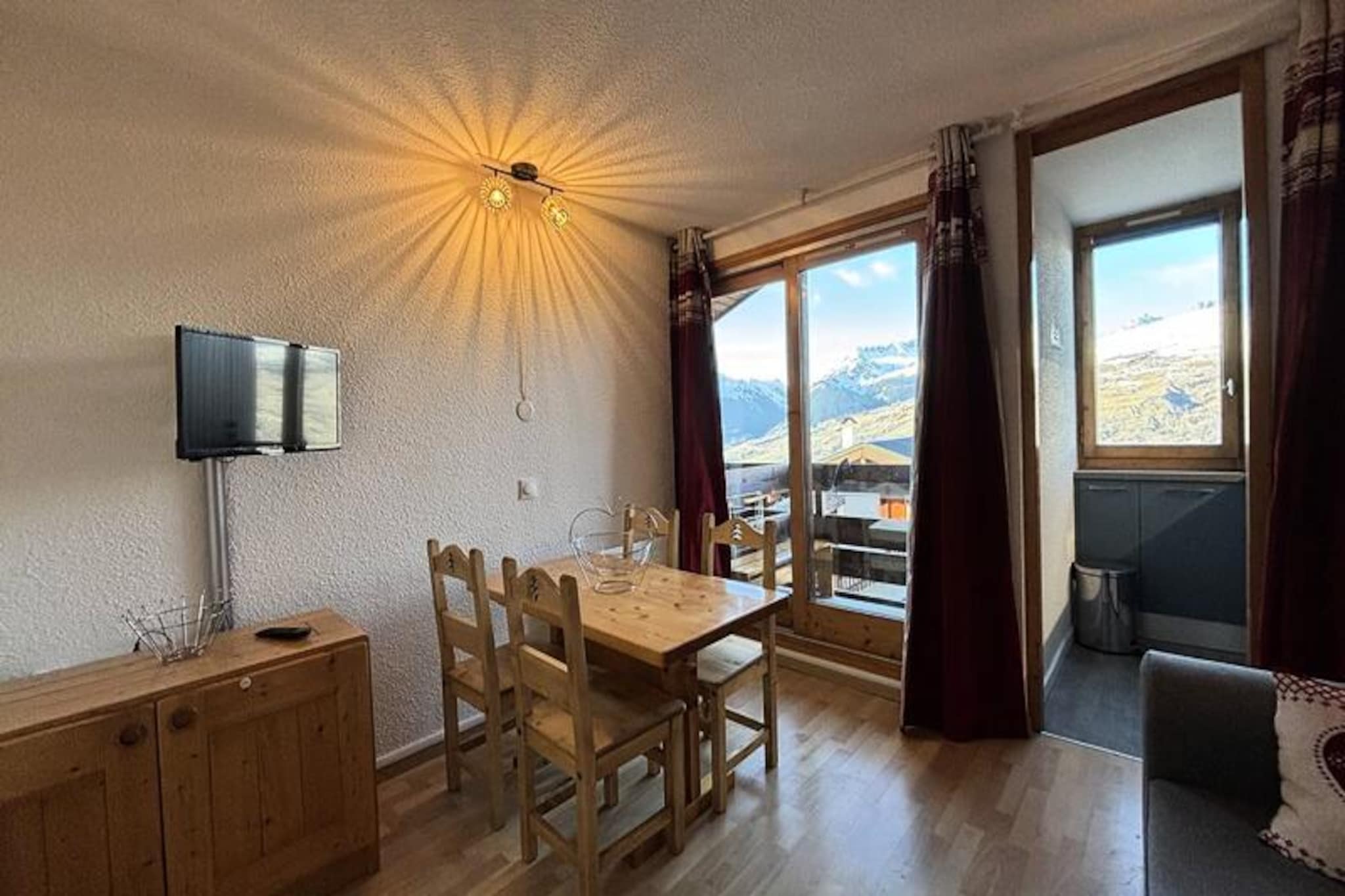 High above the Tarentaise Valley, this charming one-bedroom apartment offers a cozy alpine retreat with breathtaking views of Mont Blanc. Located in the peaceful Observatory district of Les Coches, it’s the perfect base for couples or small families seeking a tranquil escape amidst the French Alps. The northwest-facing balcony invites you to unwind with a warm drink while soaking in the majestic mountain scenery after a day of adventure.
Inside, the 25 m² apartment is thoughtfully designed to maximize comfort. The living room features a sofa bed and television, while the kitchenette is fully equipped with modern appliances, including a microwave, dishwasher, induction hobs, and even a raclette and fondue set for authentic alpine dining. The bedroom offers a cozy double bed, and the bathroom and separate toilet ensure convenience for all guests. While there is no Wi-Fi, the serene surroundings and mountain views provide the perfect opportunity to disconnect and recharge.
The L'Equerre residence is ideally situated just 100 meters from the ski slopes and 300 meters from the resort center, offering easy access to shops, restaurants, and après-ski activities. Public parking is conveniently located nearby, and a ski locker within the residence ensures hassle-free storage of your gear. In summer, the area transforms into a haven for hikers and nature lovers, with trails leading to panoramic viewpoints and lush alpine meadows.
Whether you’re here for the thrill of skiing in the Paradiski domain or the serenity of mountain landscapes, this apartment promises an unforgettable alpine getaway.