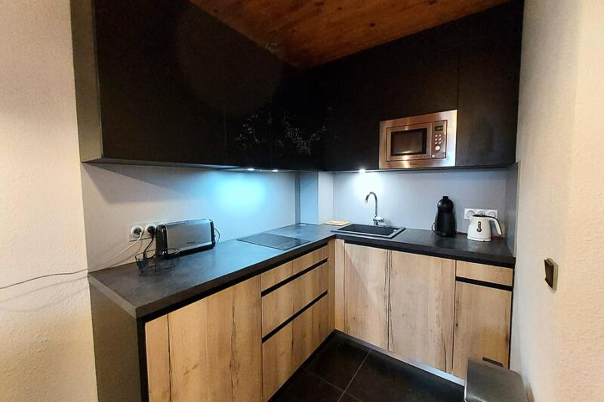 High in the heart of the French Alps, this charming 38 m² apartment invites you to experience the magic of Les Coches. Perfectly designed for up to six guests, it offers a cozy retreat after a day of alpine adventures. Imagine waking up to serene mountain views, stepping out into the crisp air, and being just moments away from the vibrant Place des Commerçants and the slopes of Paradiski, one of the largest ski areas in the world. Whether you're here for winter sports or summer hikes, this location promises unforgettable memories.
Inside, the apartment is thoughtfully equipped to ensure your comfort. The bedroom features a plush double bed, while a sleeping alcove with bunk beds and a sofa bed in the living room provide flexible sleeping arrangements. The open-plan kitchen is a delight for home cooks, complete with a combi oven, dishwasher, induction hobs, and even a raclette and fondue set for authentic Savoyard evenings. The bathroom is modern and practical, and the apartment includes duvets for a warm, restful night's sleep. While there’s no Wi-Fi, the charm of disconnecting and immersing yourself in the alpine atmosphere is unparalleled.
Step outside, and you’re in the center of Les Coches, with shops, restaurants, and the ESF ski school at your doorstep. The ski-in/ski-out convenience means you can hit the slopes without delay, and covered parking nearby ensures hassle-free access. In summer, the area transforms into a paradise for hikers and nature enthusiasts, with trails leading to breathtaking vistas.
Whether you’re seeking thrilling ski runs, tranquil mountain escapes, or a taste of local culture, this apartment is your gateway to the best of the Alps. Book your stay and let the mountains work their magic.