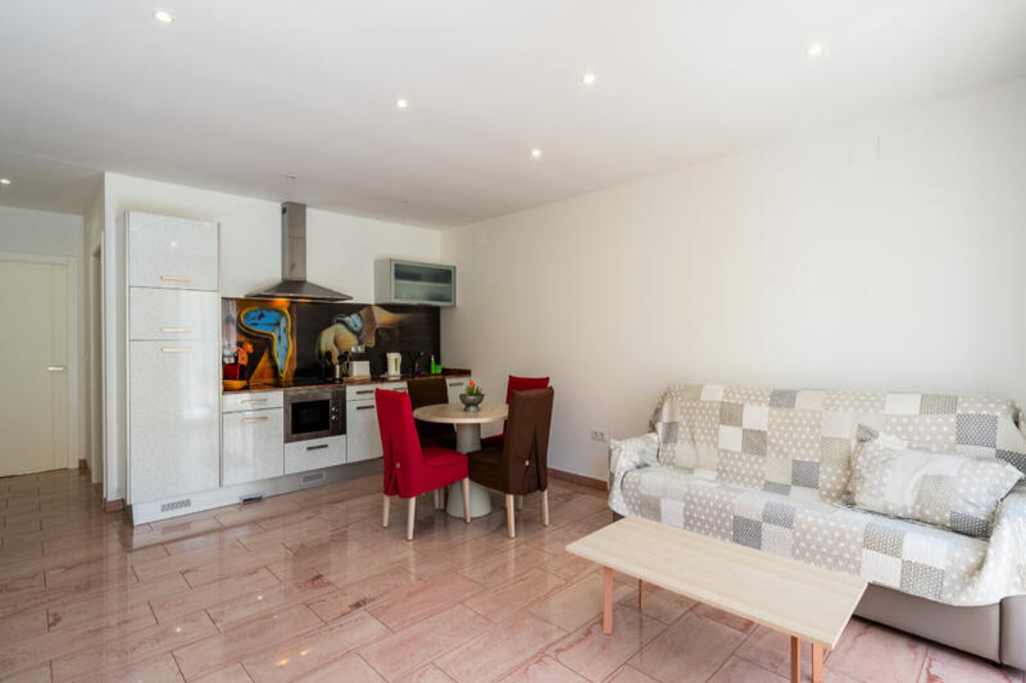 Imagine waking up to the gentle sound of waves and the golden hues of the Costa Brava sun streaming through your window. At the heart of Empuriabrava, our beachfront apartment offers the perfect blend of relaxation and adventure, surrounded by the vibrant energy of this Mediterranean paradise. With its prime location, you’ll find yourself steps away from the beach, local restaurants, charming shops, and endless leisure activities, promising an unforgettable getaway.
Designed with comfort and accessibility in mind, this stylish ground-floor apartment accommodates up to four guests. The spacious double bedroom features a luxurious orthopedic mattress for restful nights, while the living room offers a cozy 160 cm sofa bed, perfect for extended stays. A sleek, fully equipped American-style kitchen invites you to prepare delicious meals with top-of-the-line appliances, including a coffee maker, kettle, microwave, and dishwasher. The modern bathroom, thoughtfully adapted for guests with reduced mobility, ensures ease and convenience for all. Step out onto your private terrace, where you can savor meals or simply unwind, just a stone’s throw from the beach.
Guests of La Vida Sin Límites apartments enjoy access to exceptional shared amenities, including a barbecue area, solarium, children’s playground, and relaxation zones. Explore the stunning surroundings with complimentary bicycle rentals, perfect for discovering the Aiguamolls National Park trails or the scenic seafront promenade. For added convenience, private parking is available during high season for an additional fee.
Whether you’re seeking a tranquil retreat or an active holiday, this beachfront haven in Empuriabrava is your gateway to the best of the Costa Brava. Let us make your stay a truly personalized and memorable experience.