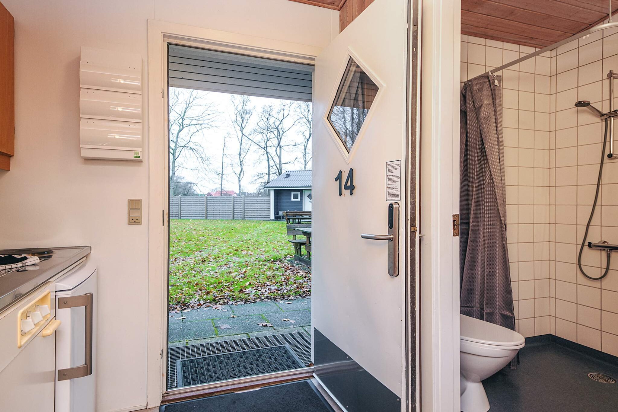 Internet Access DSL, Kitchen(coffee machine, microwave, fridge(+ freezer)), Living/bed room(TV(german television channels, danish TV channels (DR1 and TV2), norvegian TV channels , swedish TV channels)), bedroom(4x bunk bed), bathroom(washbasin, shower, toilet), heating(electric), garden