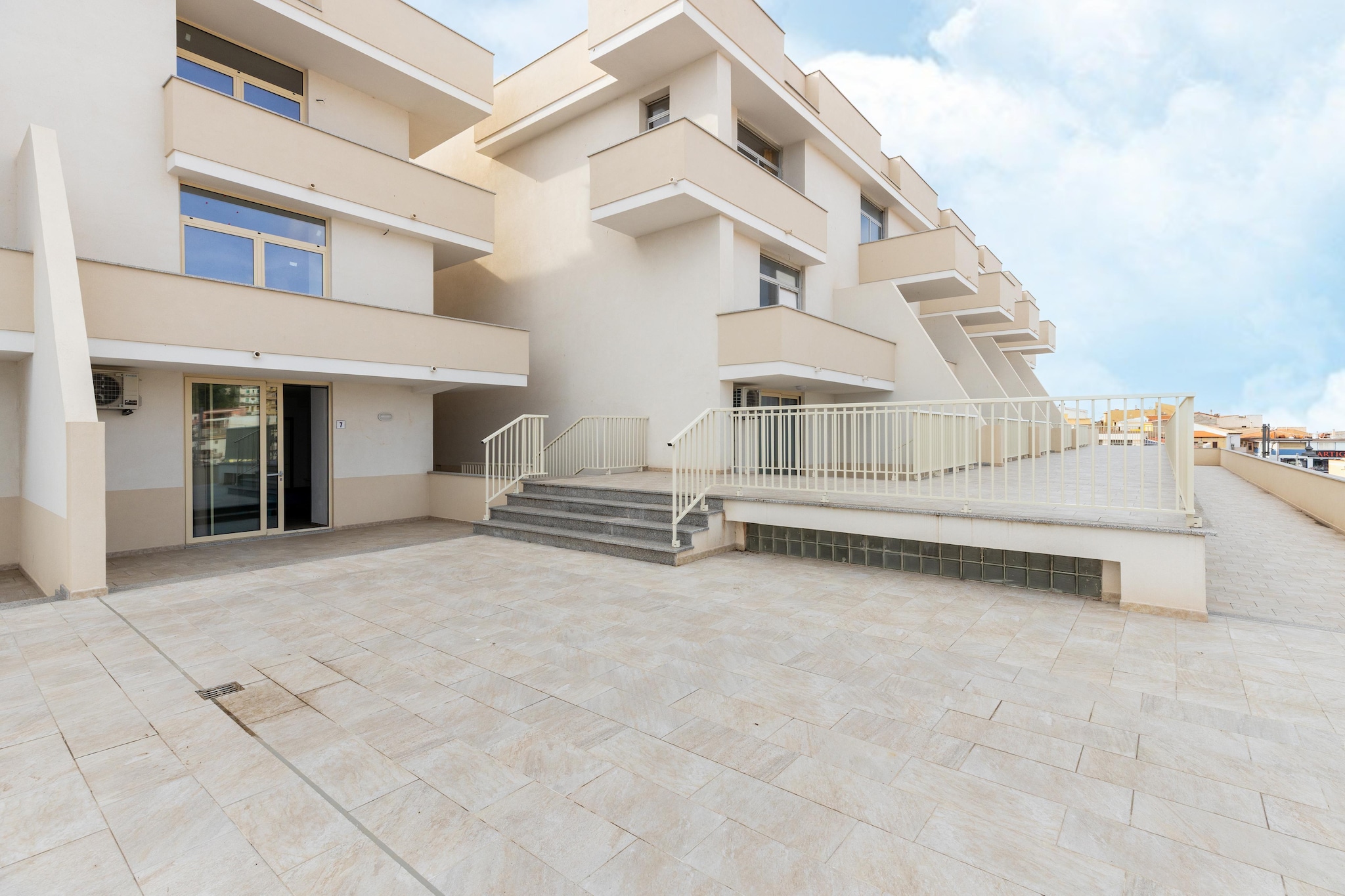 Aria condizionata e terrazza vista mare