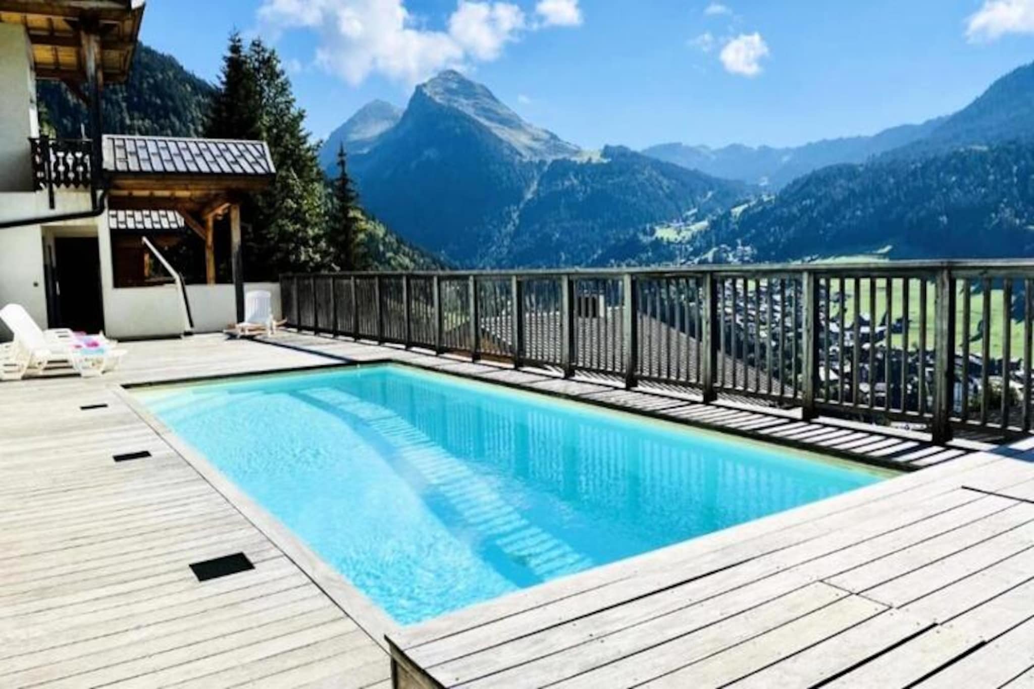 Apartment in Morzine with Pool Access