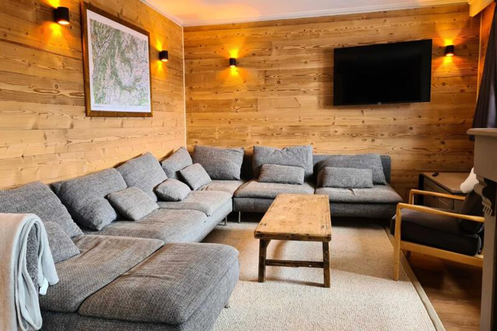 Apartment in Val Thorens with Sauna & Pool