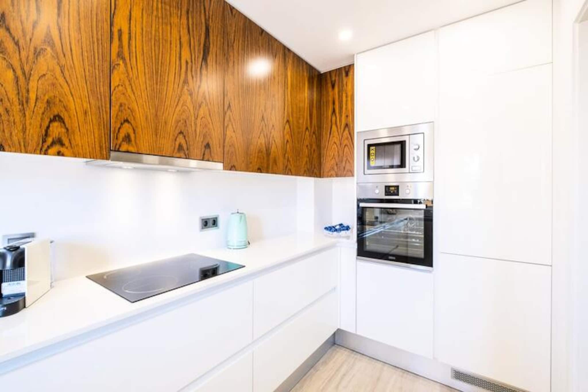 Apartment near Galé Beach with Pool