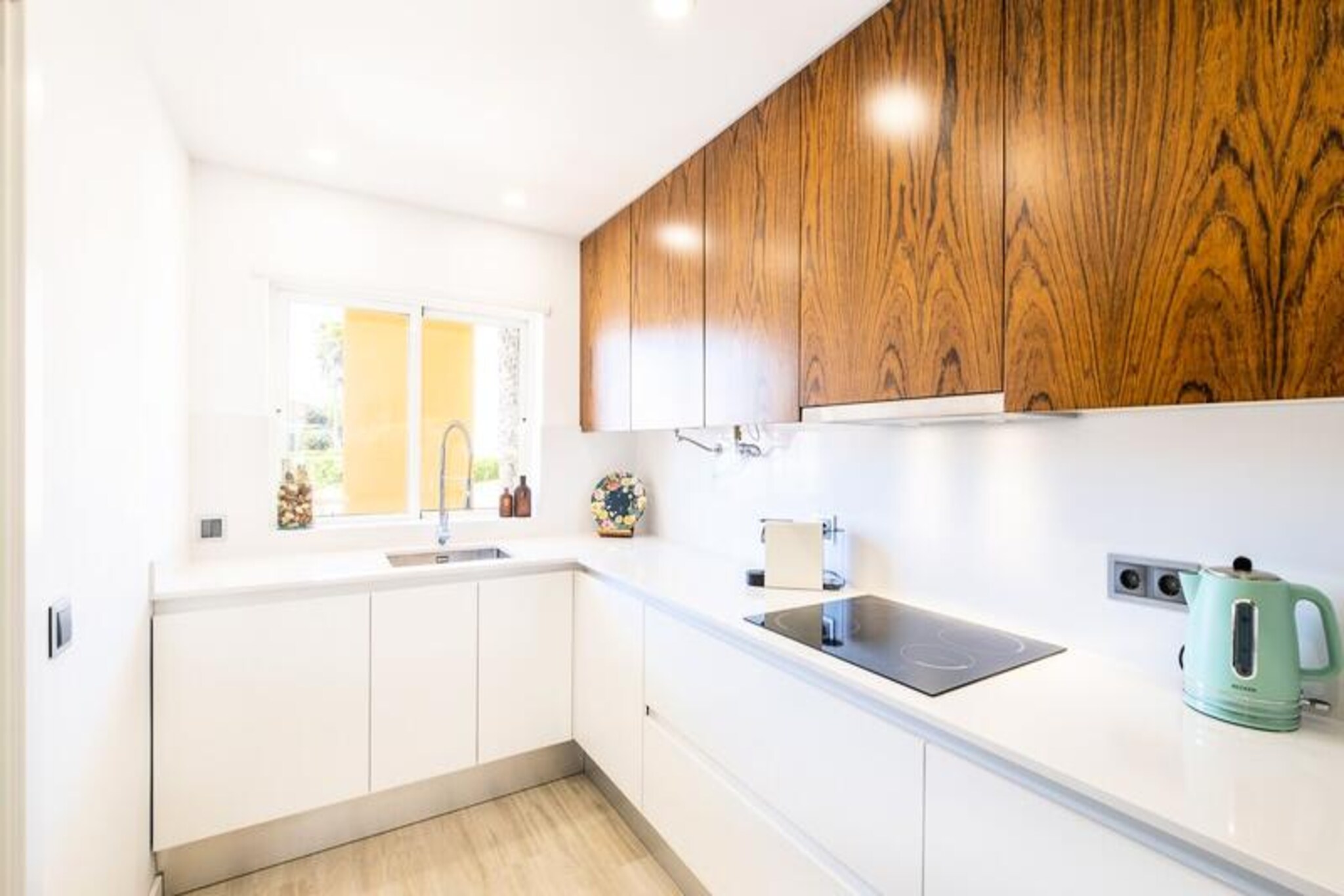 Apartment near Galé Beach with Pool