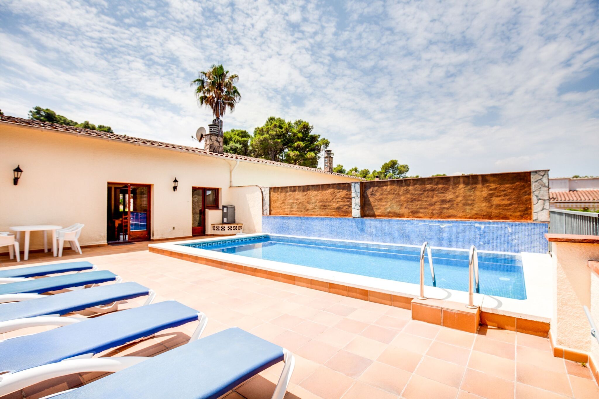 Maison de vacances confortable avec piscine à Playa de Pals