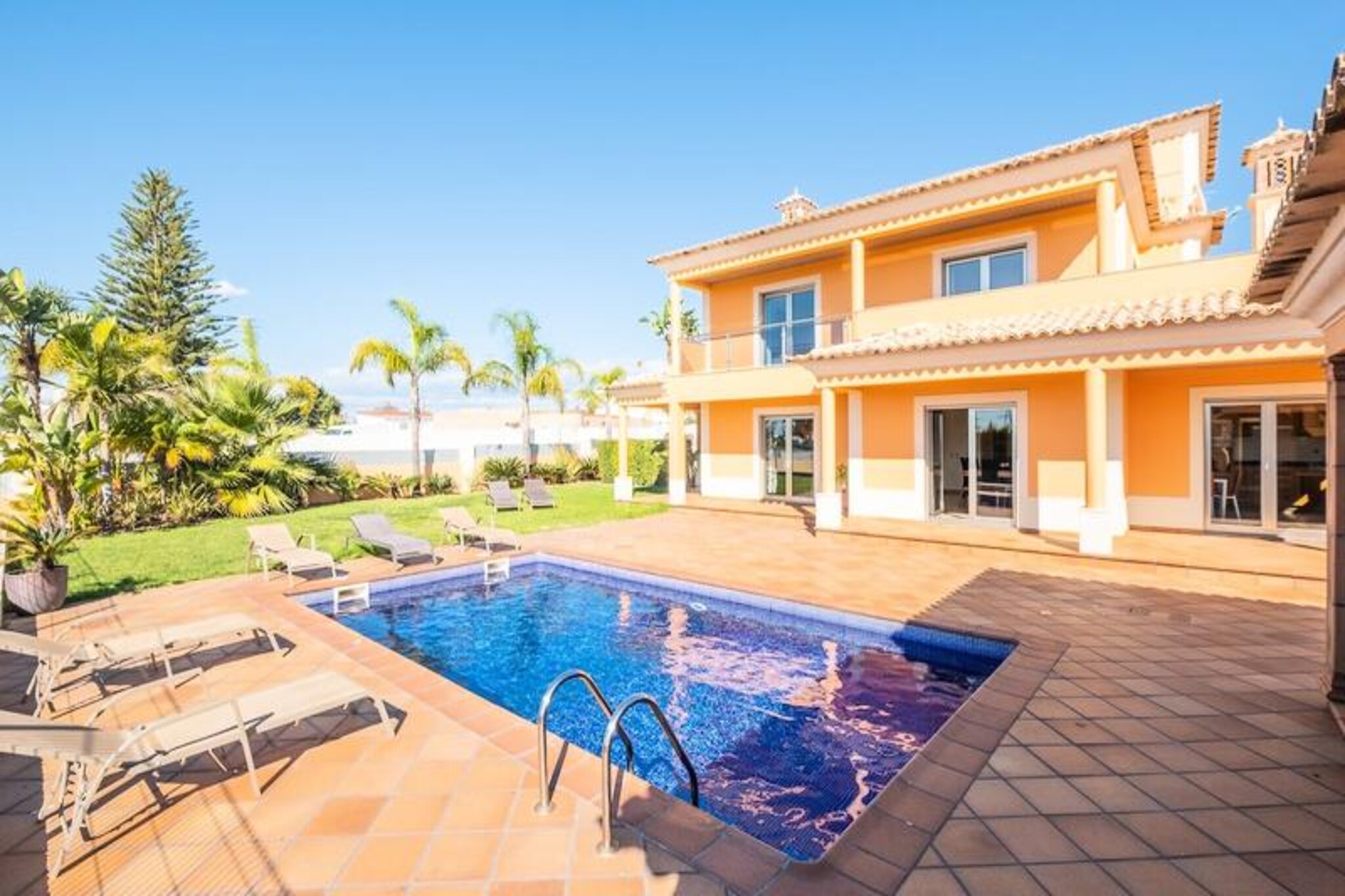 Villa in Algarve with Private Pool & BBQ
