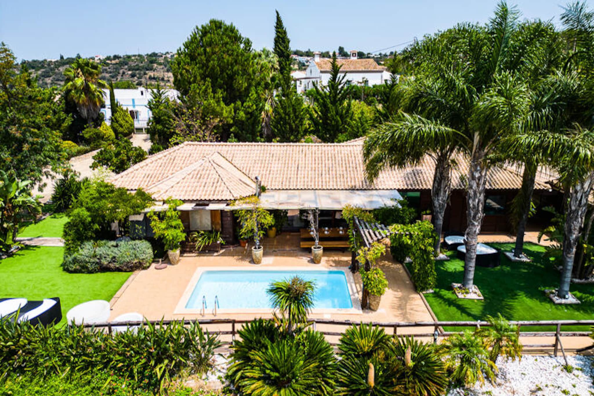 Villa in Algarve with Heated Pool & BBQ