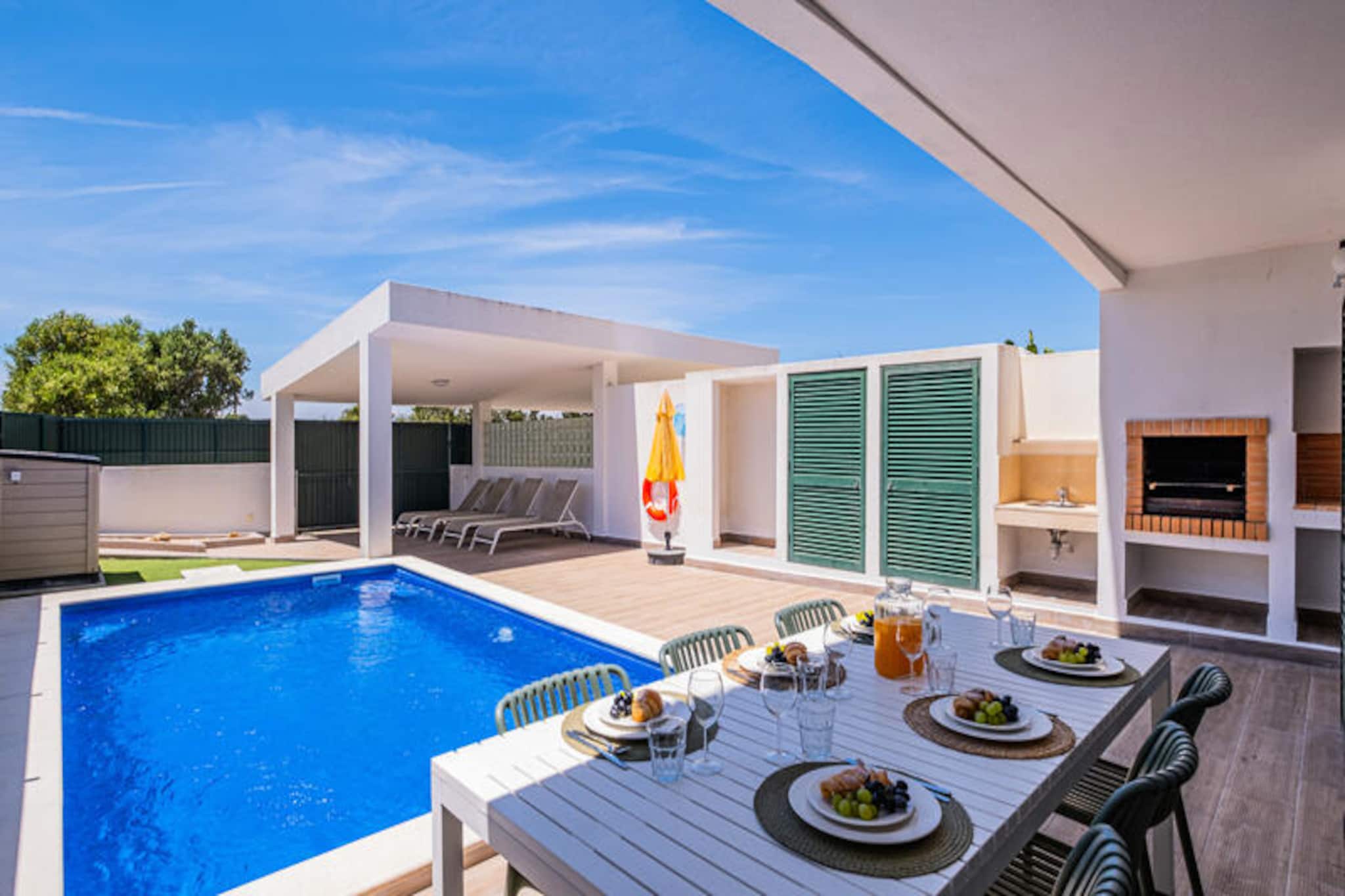 Villa in Albufeira with Private Pool