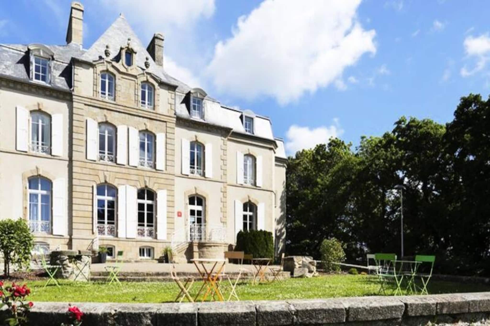 In the heart of southern Finistère, where the rugged coastline meets the charm of Brittany, lies the Residence Le Domaine de la Baie. Surrounded by over six hectares of lush wooded parkland, this tranquil retreat offers a perfect balance of natural beauty and modern comfort. Just a short distance from the picturesque Pointe du Raz and the lively town of Quimper, the location invites you to explore the region’s rich cultural and historical heritage. The bustling port of Audierne, with its quaint shops, inviting restaurants, and narrow streets, is the perfect place to soak in the local atmosphere.
The residence is composed of eight charming hamlets of semi-detached houses, each thoughtfully designed to provide a cozy and comfortable stay. Each house features a living room with a double sofa bed, a fully equipped kitchen, a bedroom with a double bed, a cabin with two single bunk beds, and a private terrace to enjoy meals under the sun or the refreshing sea breeze. Modern amenities such as Wi-Fi access, heated indoor and outdoor pools, and optional extras like electric barbecues and baby cots ensure a stress-free and enjoyable holiday.
Whether you’re looking to relax by the pool, explore the nearby beaches, or wander through picturesque Breton villages, this residence offers something for everyone. The heated pools, including an indoor pool with hot tubs, provide year-round relaxation, while the outdoor pool is perfect for sunny summer days. For those traveling with pets, the residence welcomes your furry friends, making it a truly inclusive getaway.
Discover the magic of Brittany at the Residence Le Domaine de la Baie, where the beauty of nature and the comforts of home come together to create unforgettable memories.