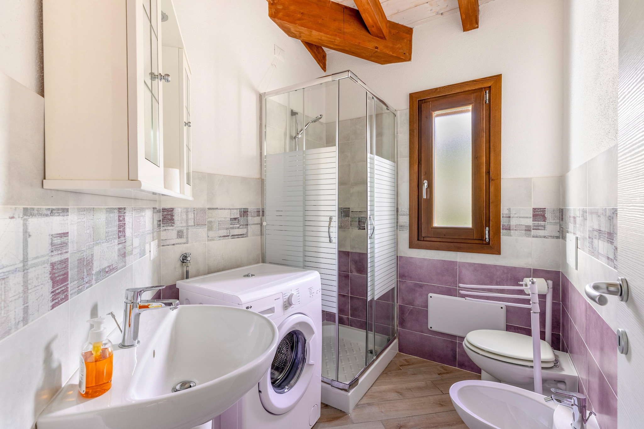 ATTICO MAREBLU-Badkamer