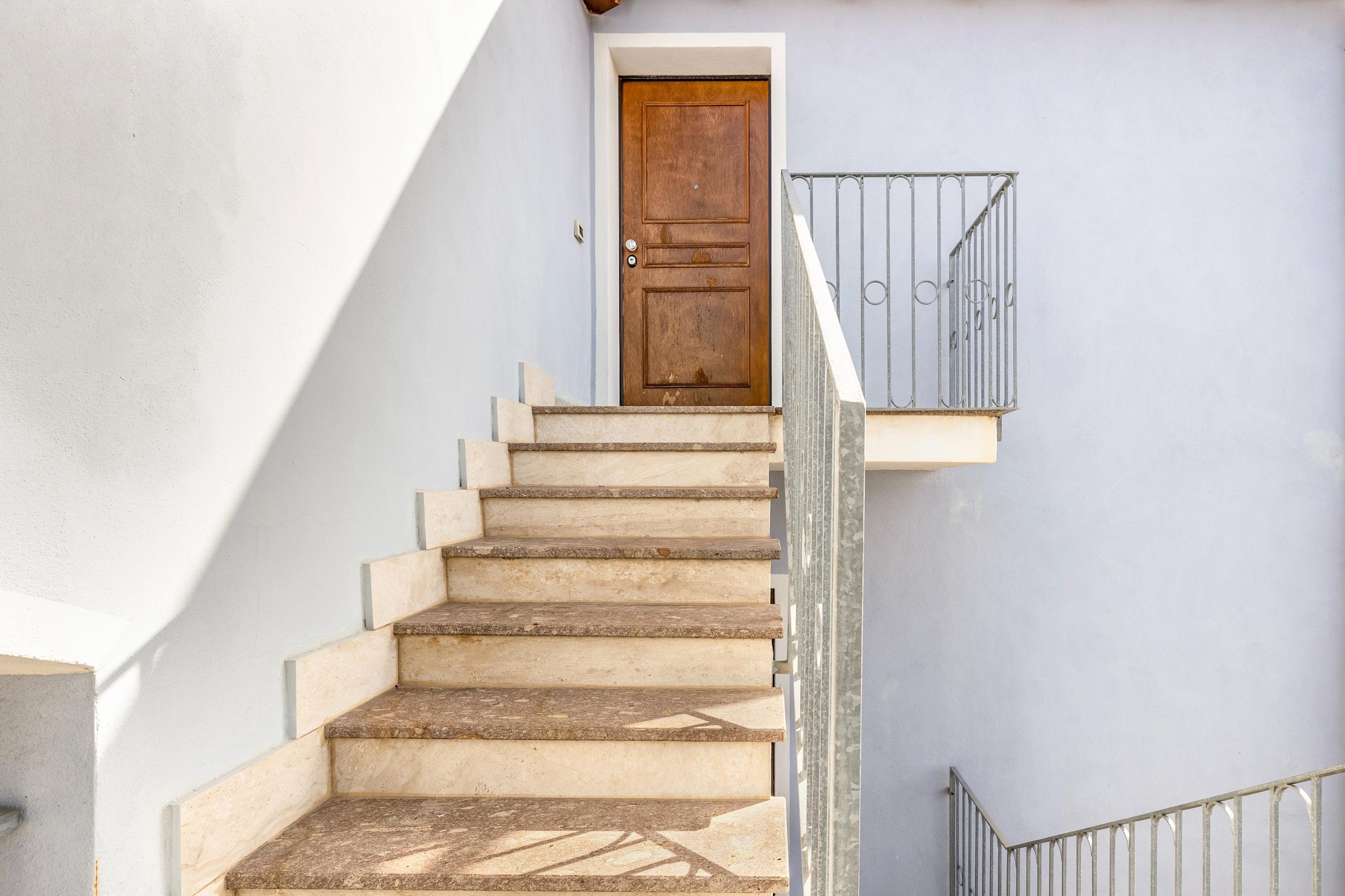 ATTICO MAREBLU-Hal-ontvangst