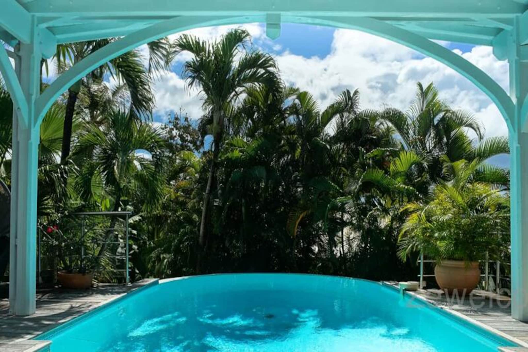 Apartment in St-François with 2 Pools