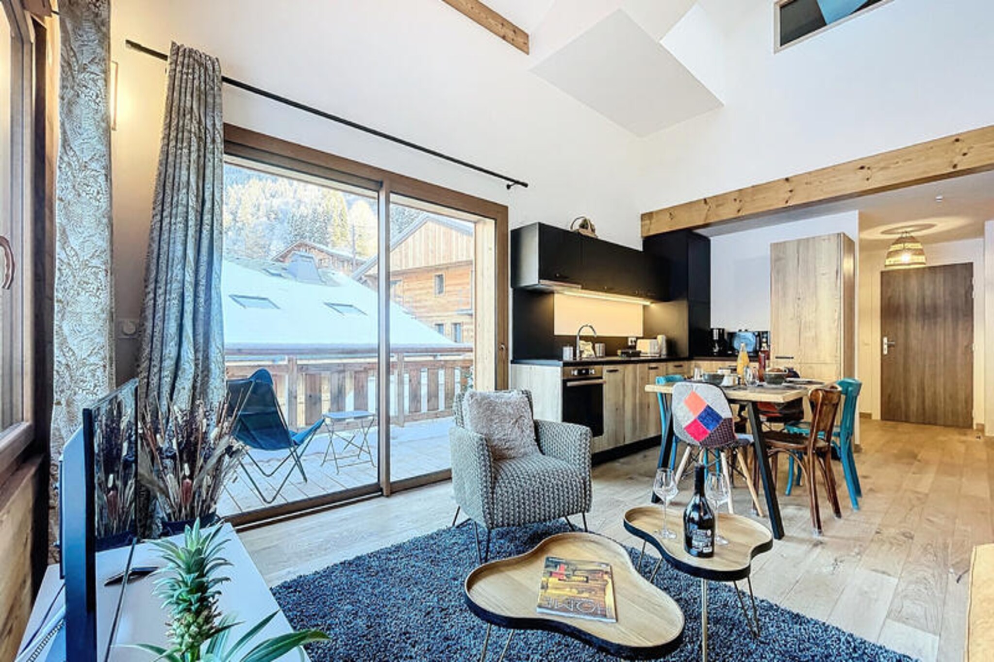 In the heart of the French Alps, where the sun graces the slopes from dawn to dusk, this charming apartment in Morzine offers a serene escape for mountain lovers. Just a short stroll from the historic center and with direct access to the free shuttle, you’ll find yourself moments away from the Prodains cable car, your gateway to the renowned Avoriaz resort. Whether you’re here to ski, hike, or simply unwind, this idyllic retreat is perfectly positioned to make the most of every alpine adventure.
Designed with comfort and versatility in mind, the apartment features two cozy bedrooms and two modern bathrooms, comfortably accommodating up to five guests. The mezzanine, a flexible space, is perfect for two children or an additional couple, making it ideal for families or groups of friends. The inviting living room, bathed in natural light, seamlessly connects to a fully equipped kitchen, where you can prepare hearty meals after a day exploring the mountains. Step out onto the private balcony to soak in the breathtaking views of the surrounding peaks and let the crisp alpine air rejuvenate your spirit.
For added convenience, the property offers premium amenities including private underground parking and a ski room complete with electric boot dryers, ensuring a hassle-free stay. Beyond the apartment, Morzine beckons with its charming streets, vibrant local culture, and year-round activities. From skiing down pristine slopes in winter to hiking scenic trails in summer, every moment here is a memory in the making.
Choose this alpine haven for your next getaway and discover the perfect blend of comfort, adventure, and tranquility in the heart of the French Alps.